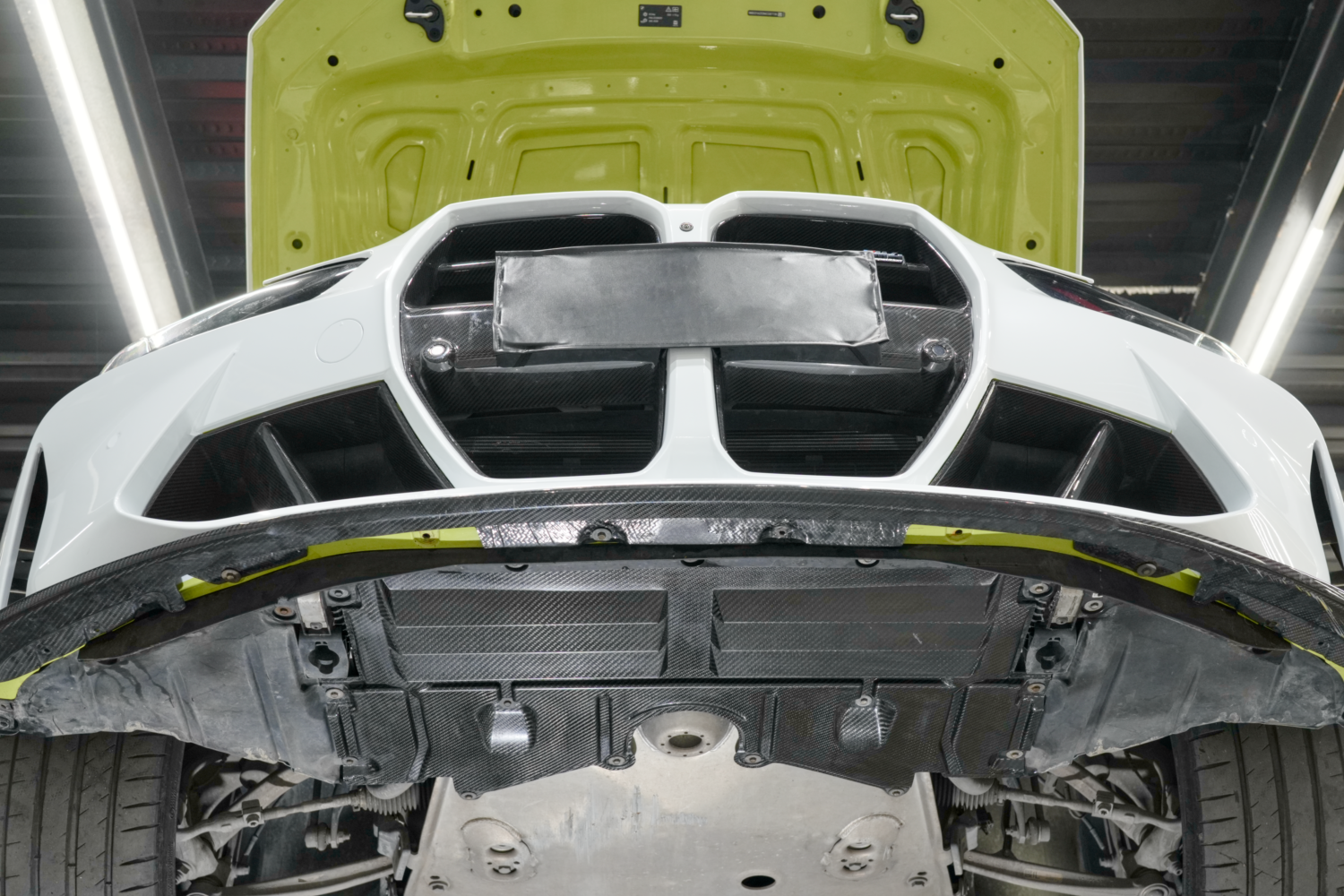 Dry-Carbon Unterbodenschutz mit Aerodynamik-Design passend für BMW M2 G87, M3 G80/G81, M4 G82/G83 – Leichtbau-Diffusorboden