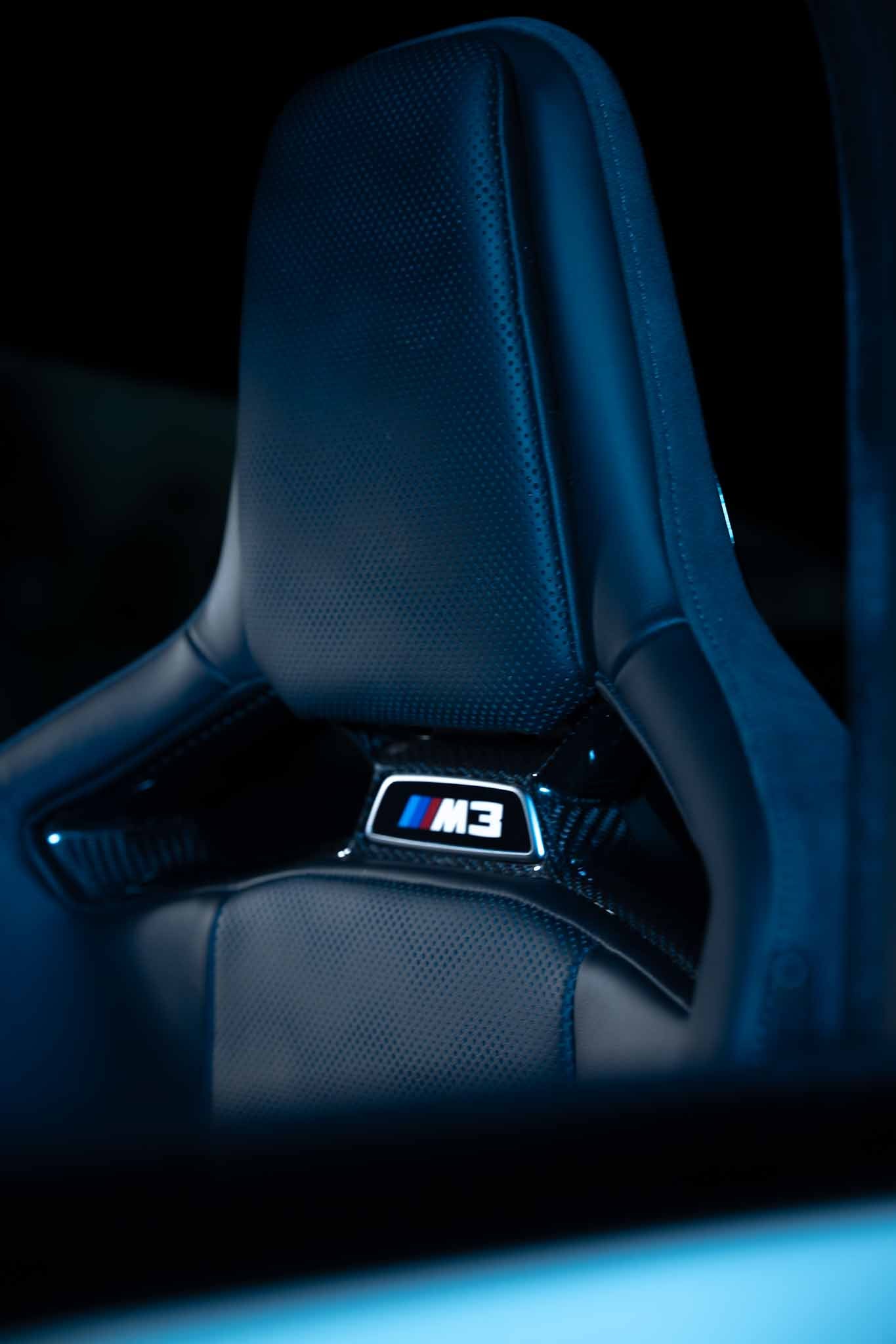 Dry Carbon Sitz Mittelsitz Cover passend für BMW M2 M3 M4 G80 G81 G82 G83 G87 Carbonschalensitz