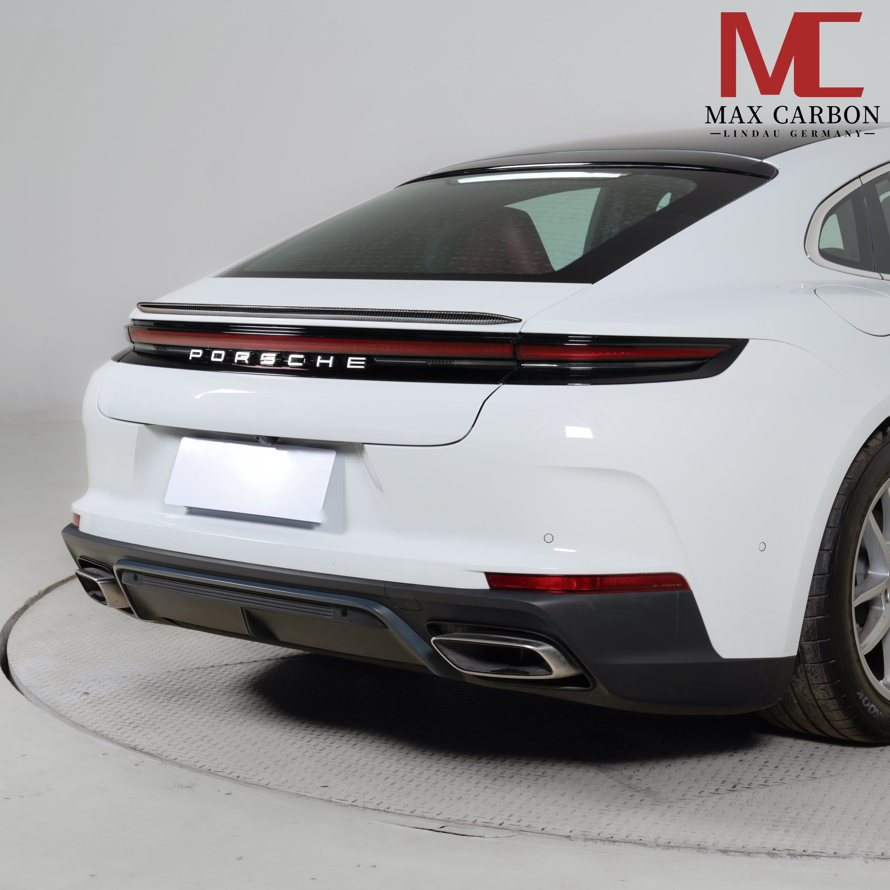 Dry-Carbon Heckspoiler „Ducktail“ passend für Porsche Panamera 976 – markanter Heckabriss