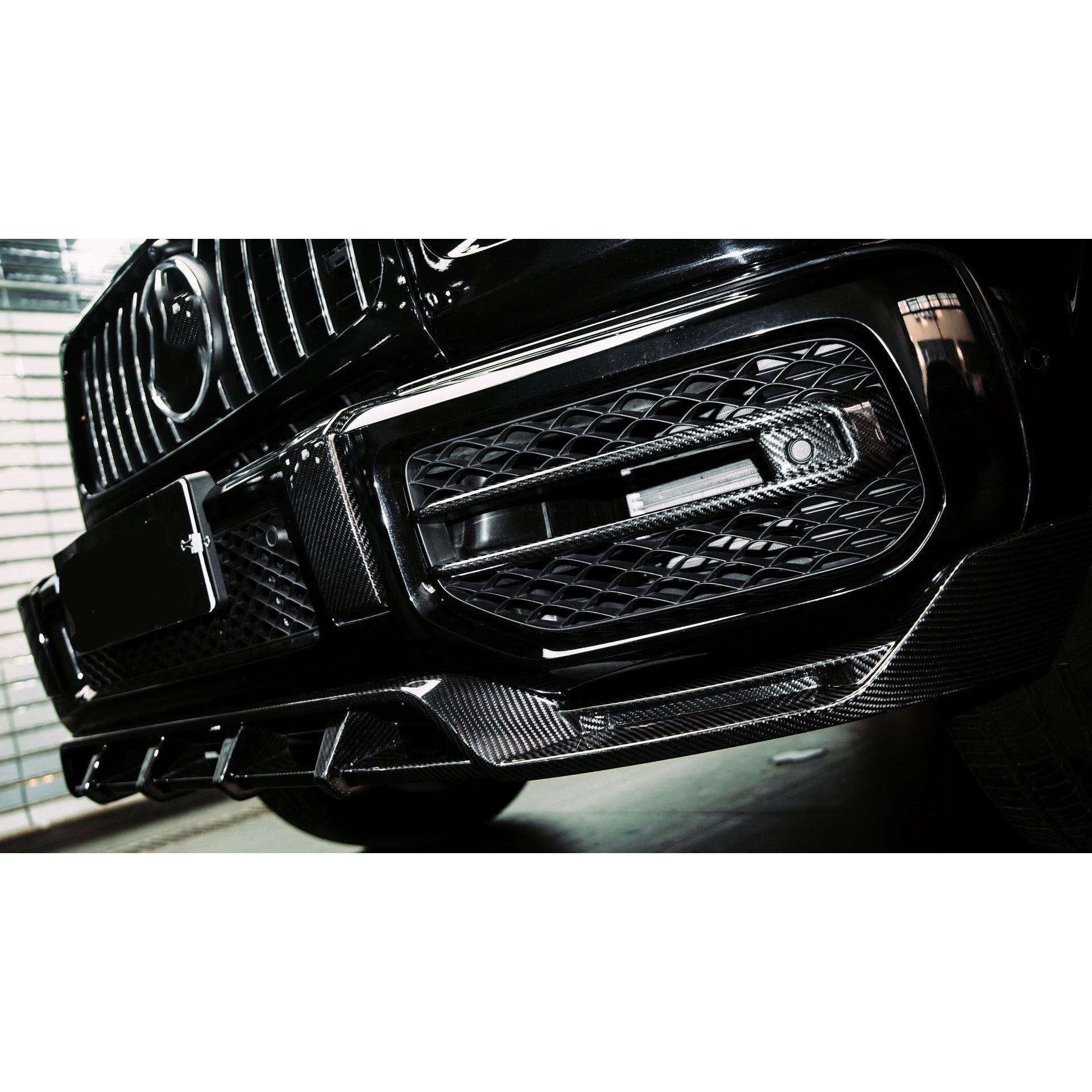 Dry-Carbon Nebelscheinwerfer Cover passend für Mercedes-Benz G-Klasse G63 / G55 / G500 (ab 2019) – Front-Detail in Carbon