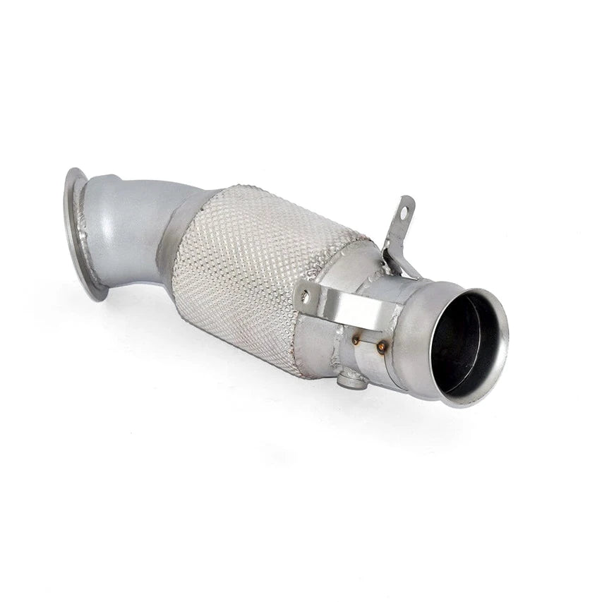 Aulitzky Abgasanlage Downpipe mit ECE für BMW M135i / M235i N55, robuster Abgaskanäle, montiert unter dem Fahrzeug.