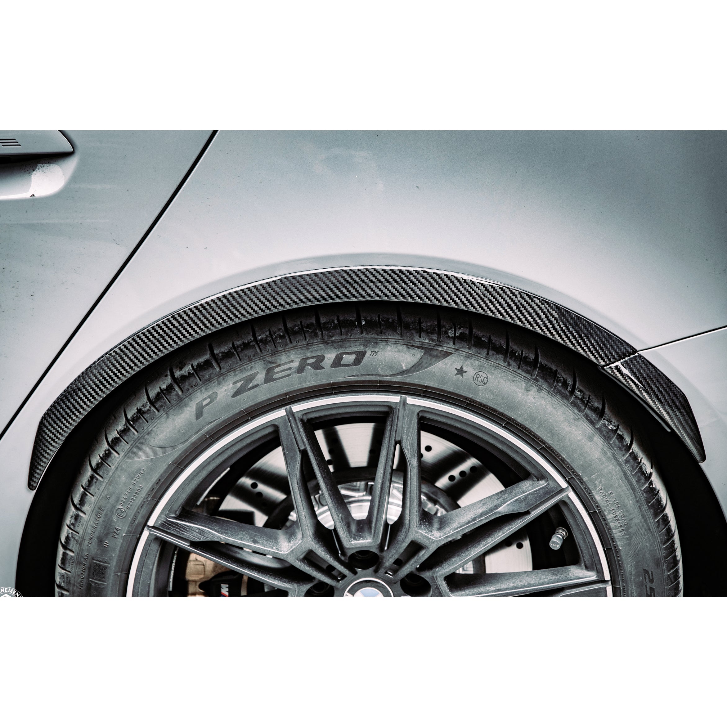 Dry-Carbon Kotflügelverbreiterungen passend für BMW 4er G22/G23 – breitere Optik in echter Carbonstruktur