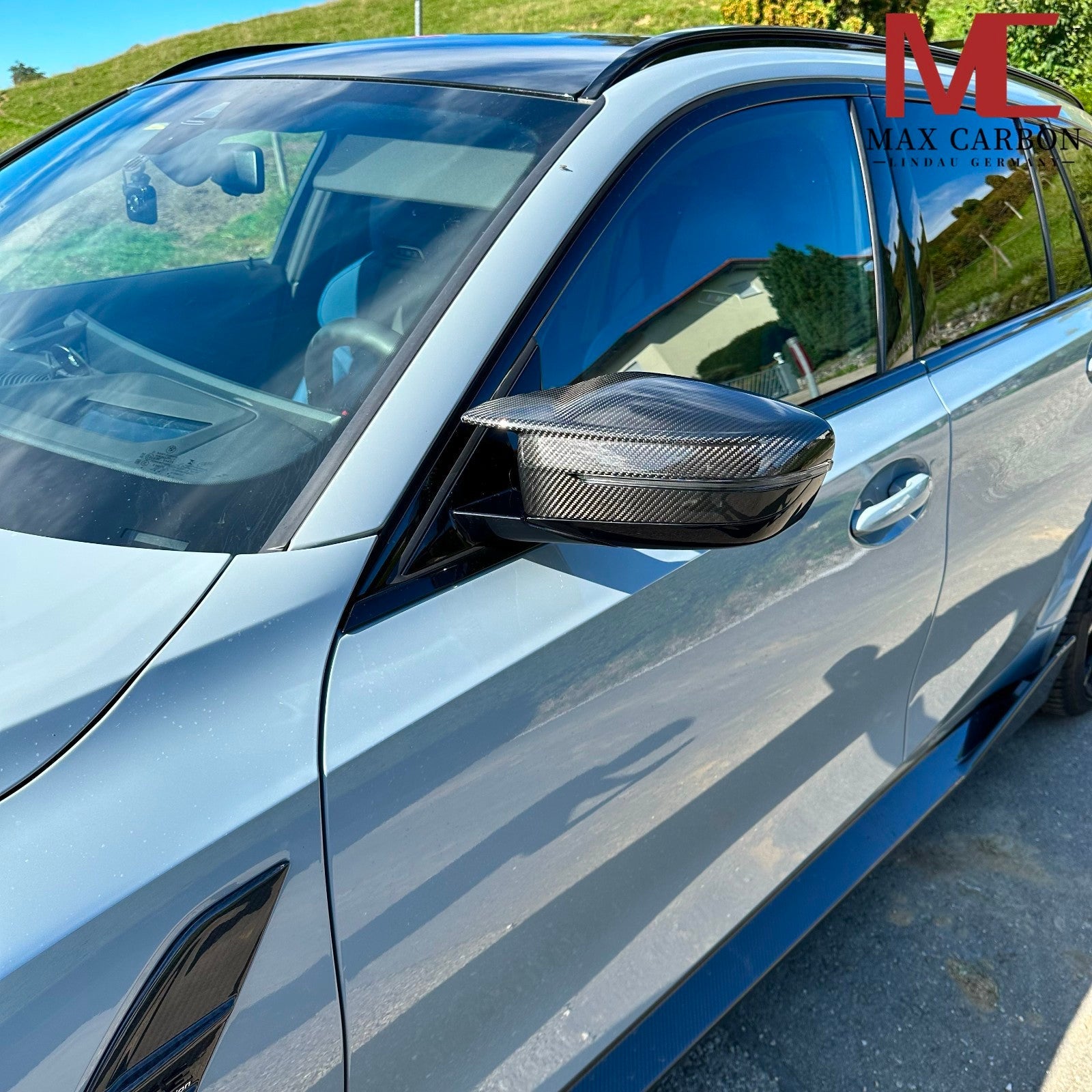 Dry-Carbon Spiegelkappen passend für BMW M2 G87 / M3 G80 / G81 / M4 G82 / G83 / M240i / M340i / M440i – Seitliche Präsenz