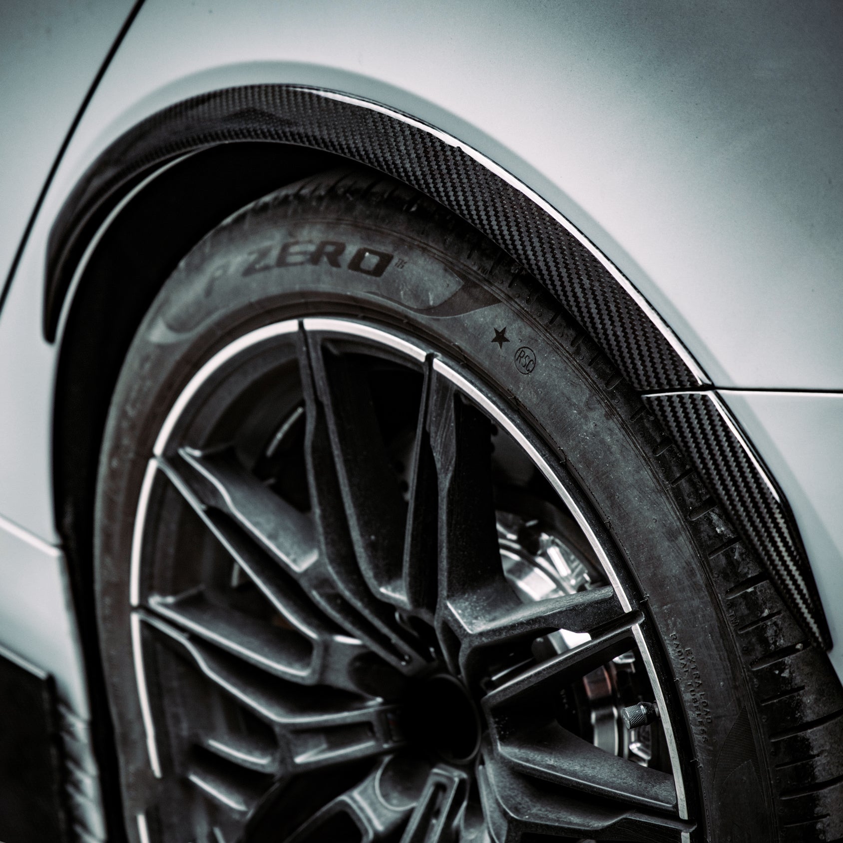 Dry-Carbon Kotflügelverbreiterungen passend für BMW 4er G22/G23 – breitere Optik in echter Carbonstruktur