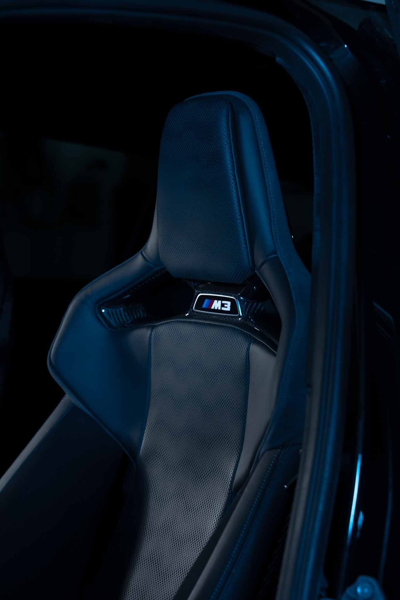 Dry Carbon Sitz Mittelsitz Cover passend für BMW M2 M3 M4 G80 G81 G82 G83 G87 Carbonschalensitz