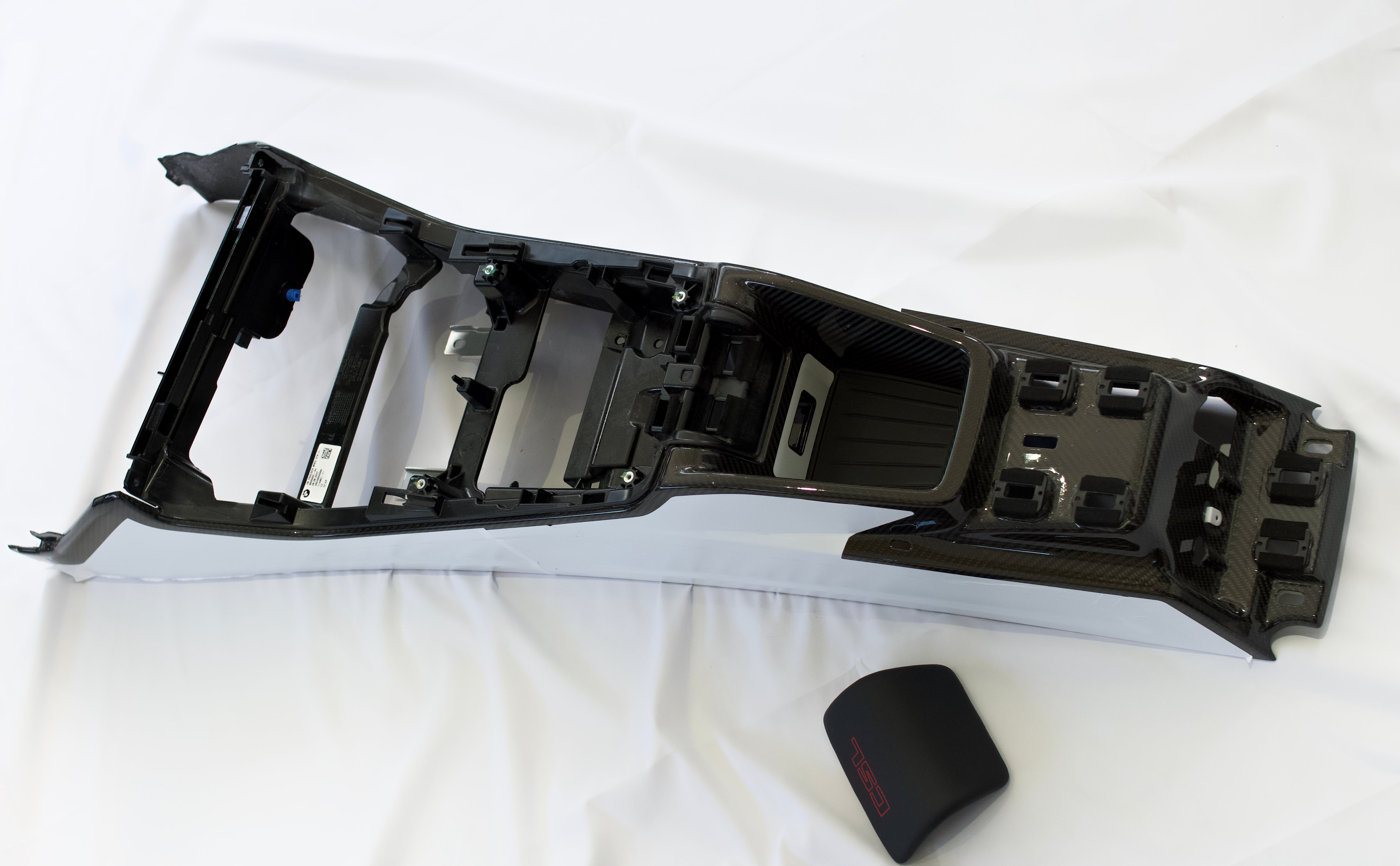 Original BMW Mittelkonsole mit Mittelarmlehne passend für BMW M2 G87 - Getsdowned