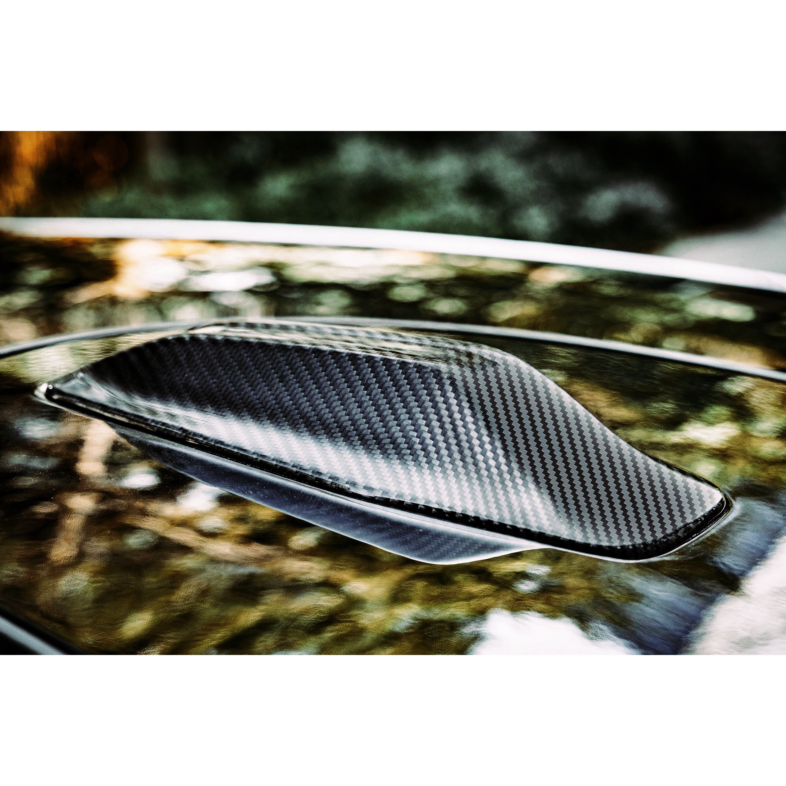 Dry-Carbon Shark-Fin Antennencover passend für BMW M5 G90 & 5er G60 – Detail am Dach