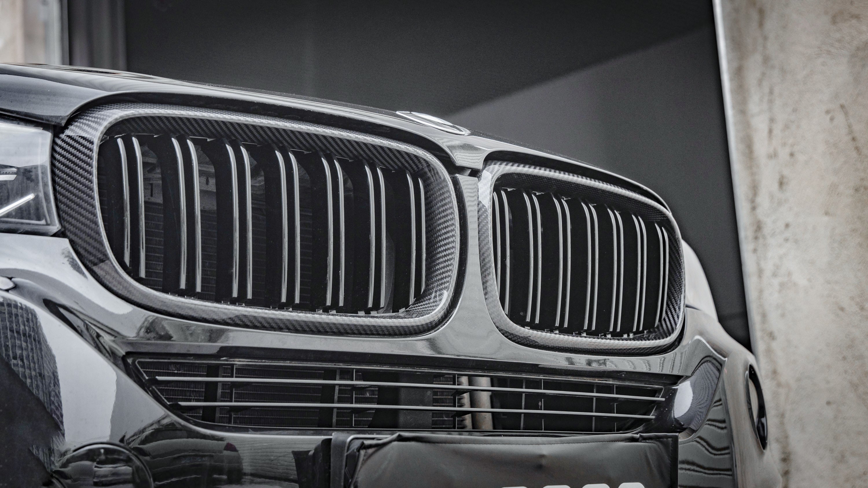 Dry-Carbon Kühlergrill Nieren passend für BMW X5 F15 / X6 F16 / X5M F85 / X6M F86 – Performance-Optik