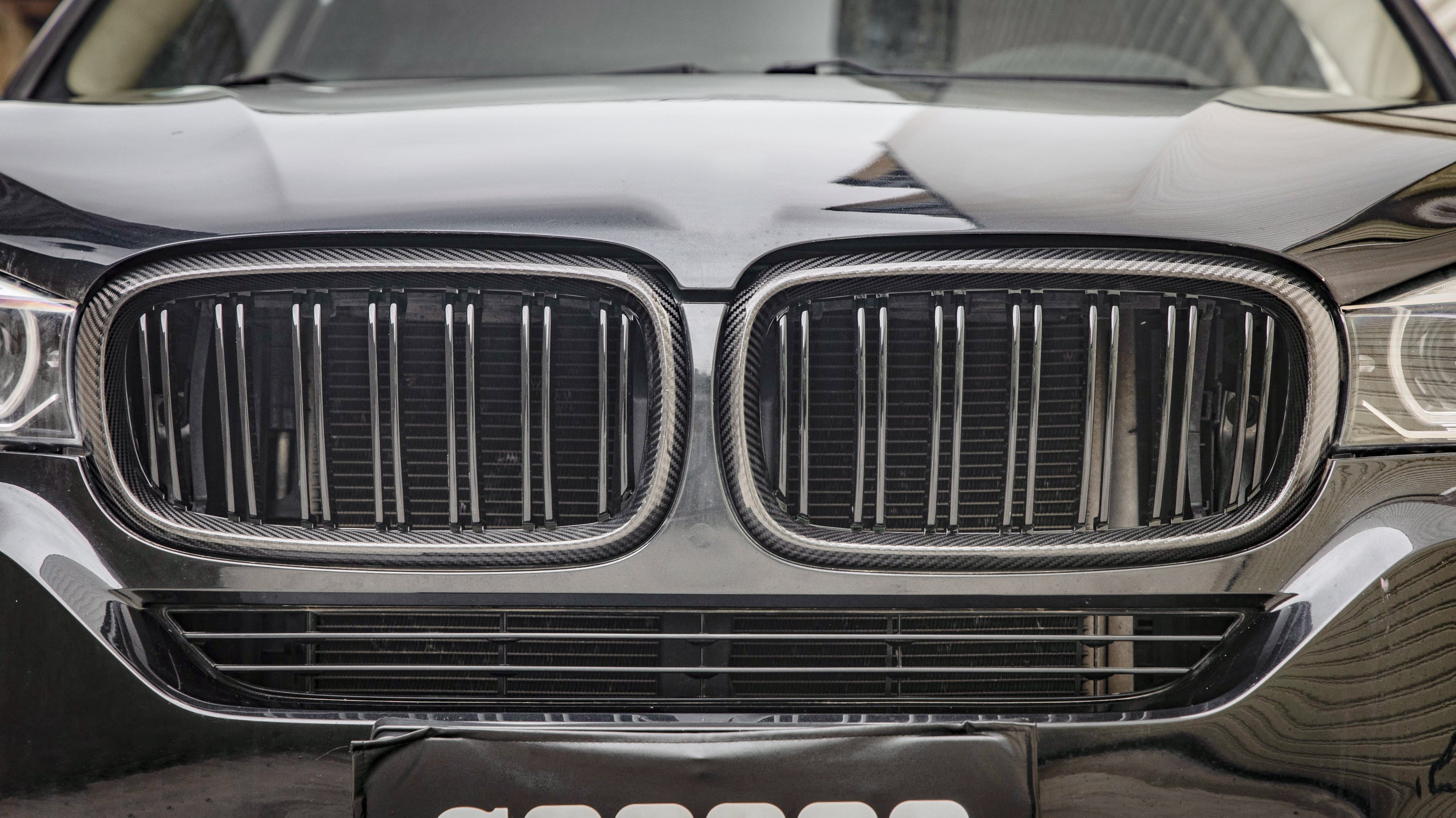 Dry-Carbon Kühlergrill Nieren passend für BMW X5 F15 / X6 F16 / X5M F85 / X6M F86 – Performance-Optik