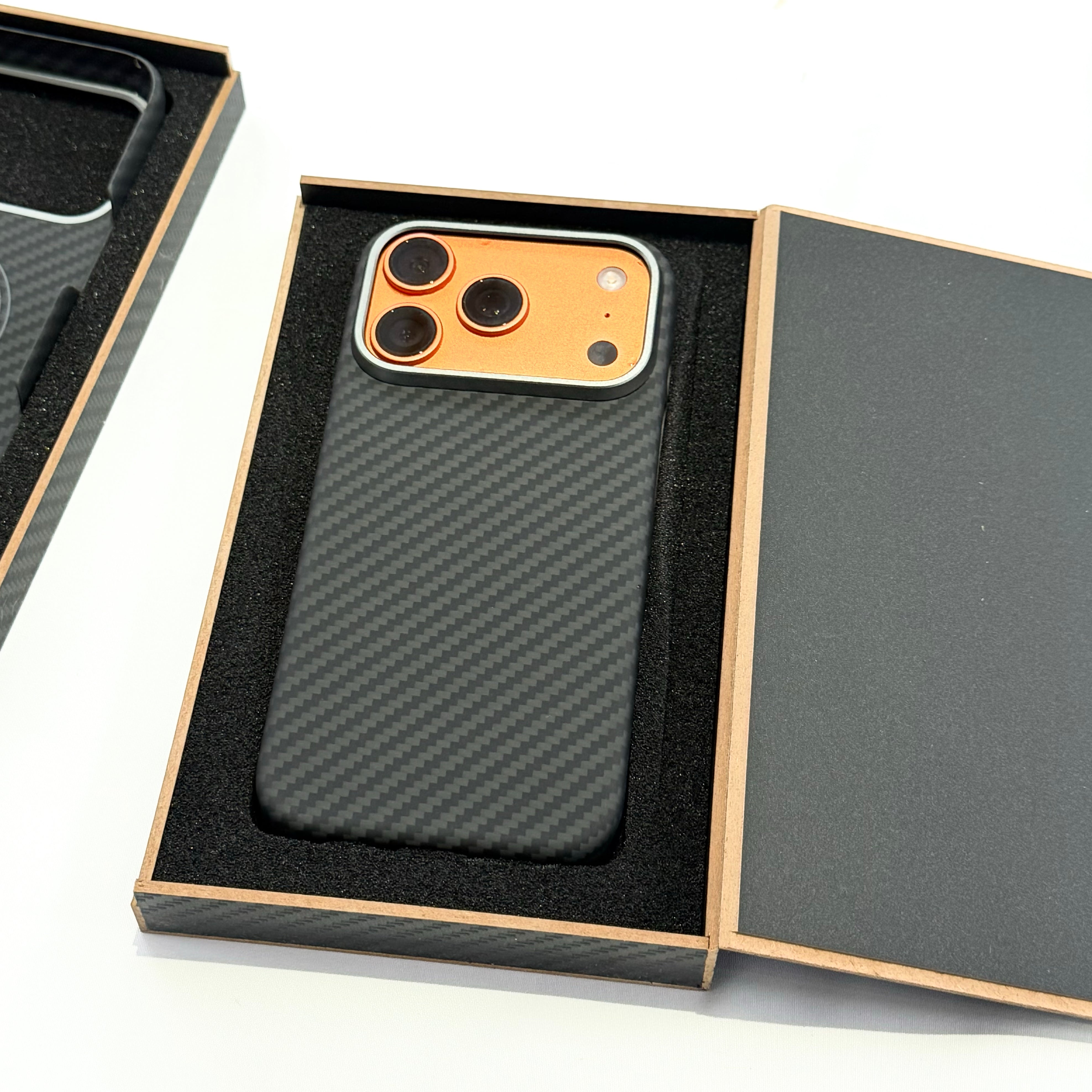 Kevlar-Handyhülle in Carbon-Optik passend für iPhone 17/17 Pro u.a. - Getsdowned