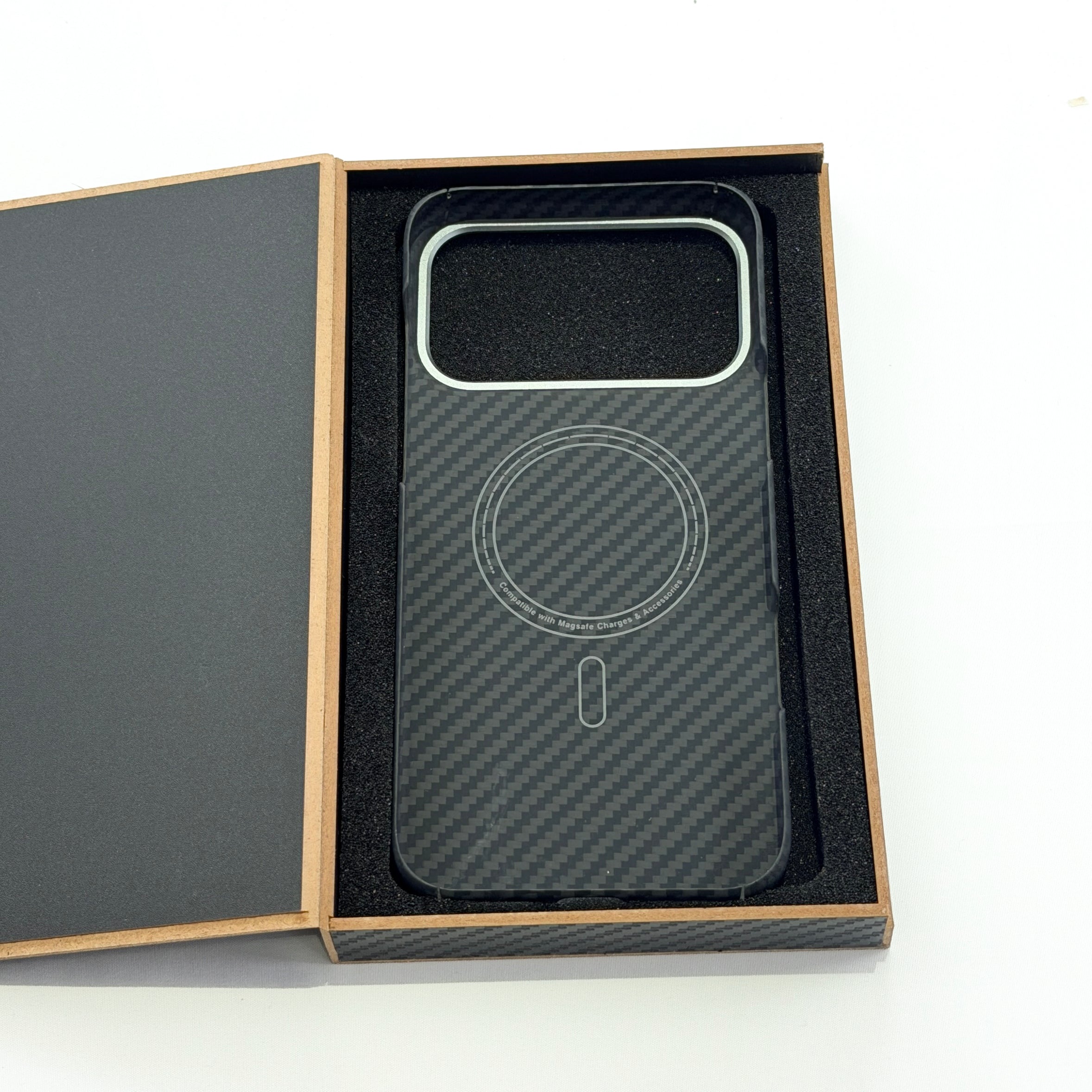 Kevlar-Handyhülle in Carbon-Optik passend für iPhone 17/17 Pro u.a. - Getsdowned