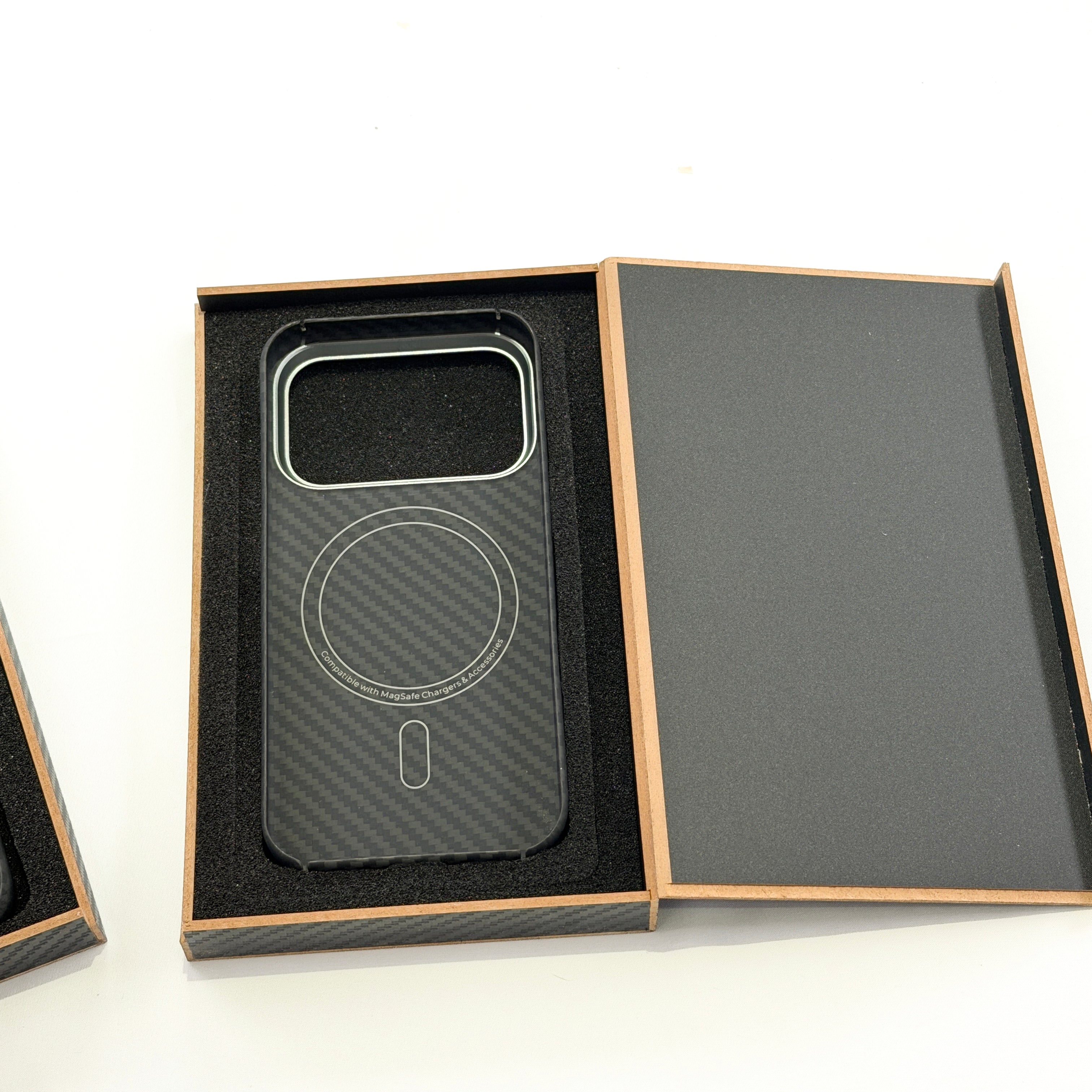 Kevlar-Handyhülle in Carbon-Optik passend für iPhone 17/17 Pro u.a. - Getsdowned