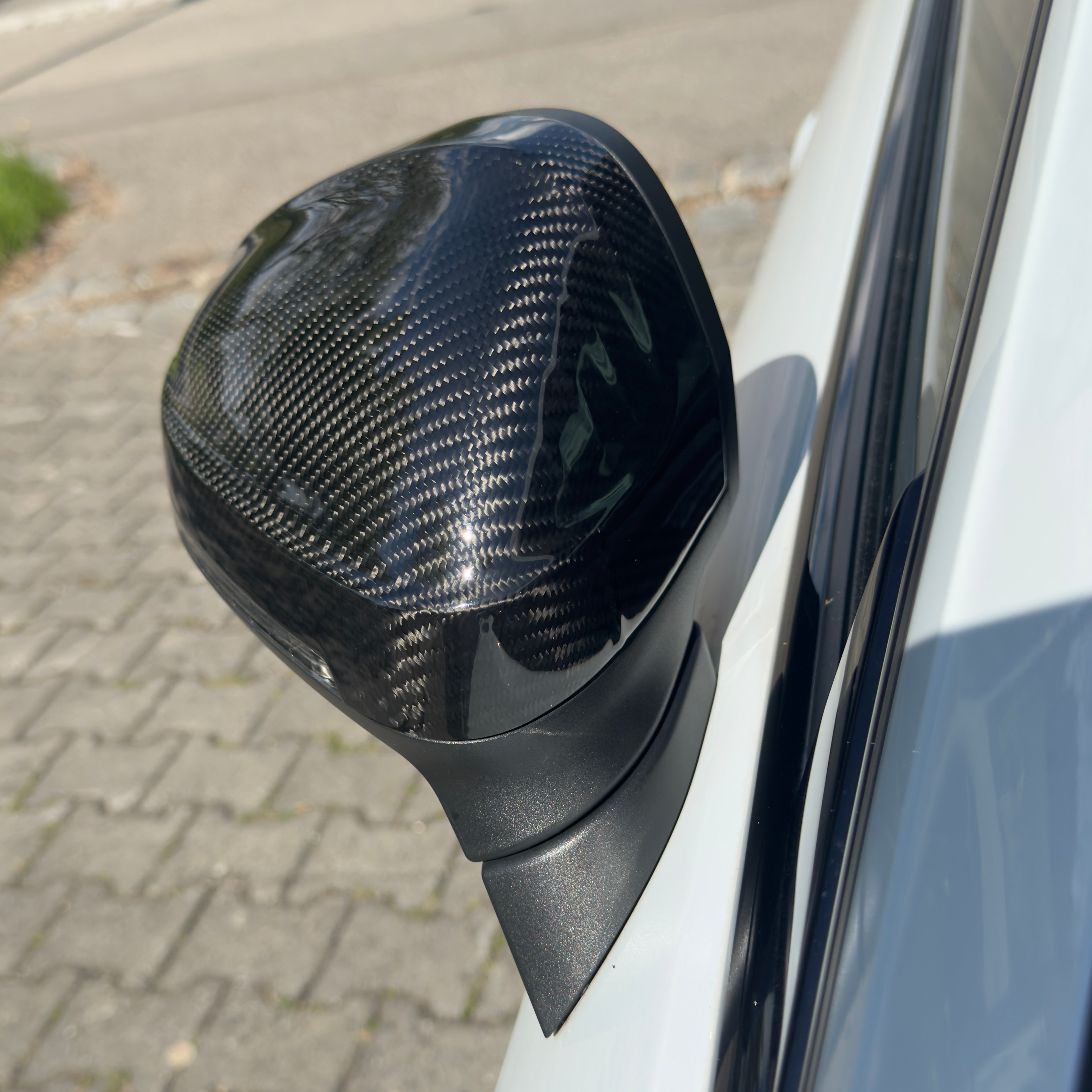 Dry-Carbon Spiegelkappen passend für Audi A4 S4 RS4 / A5 S5 RS5 B9 – Carbon-Spiegeloptik