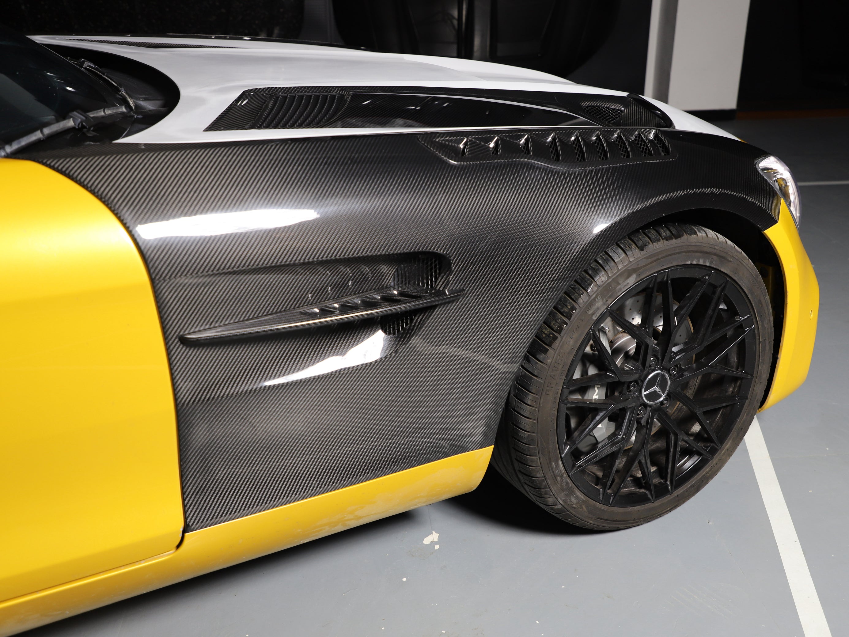 Dry-Carbon Kotflügel passend für Mercedes-Benz AMG GT / GTS / GTC / GTR / Black Series – Leichtbau-Kotflügel