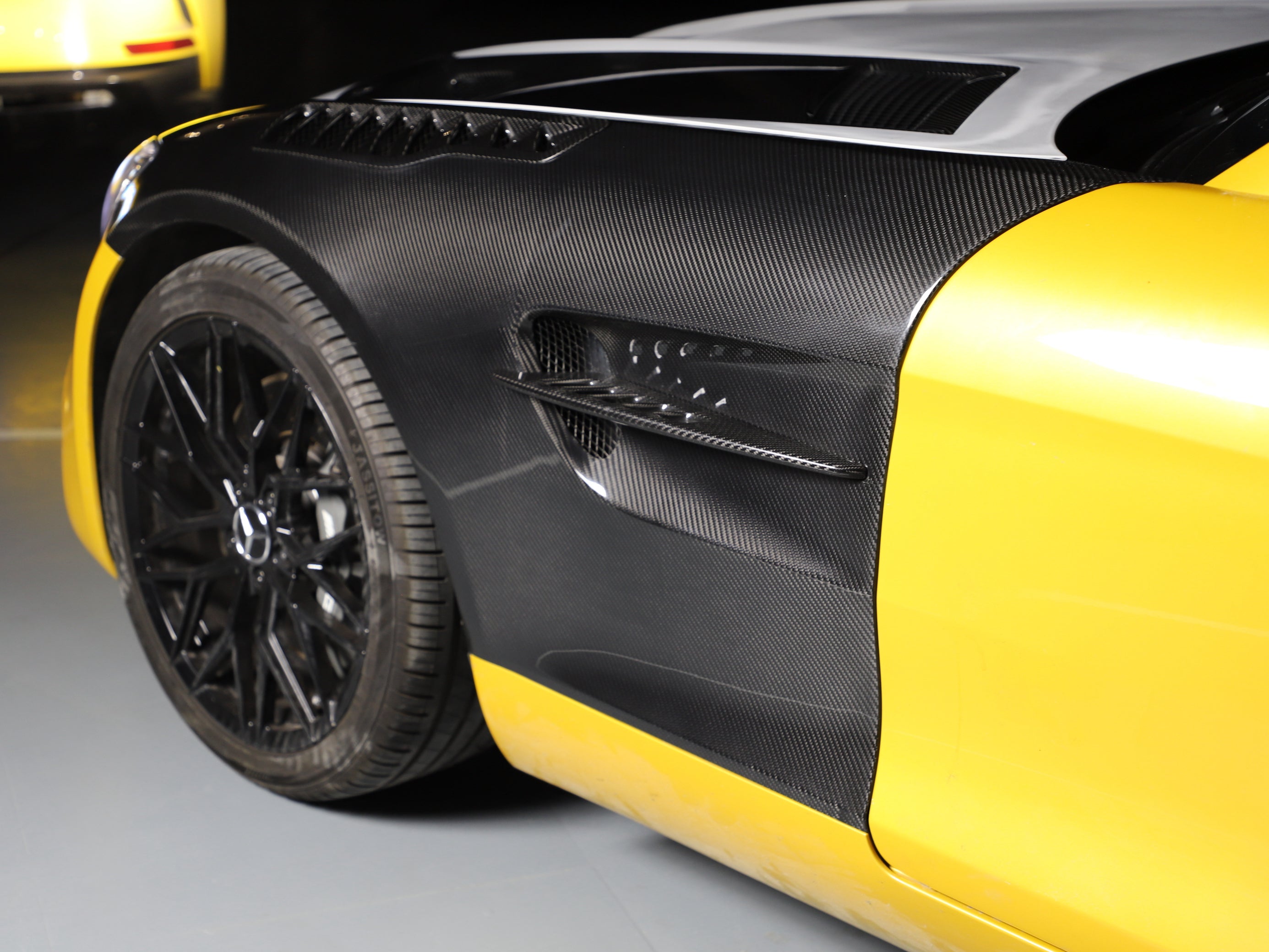 Dry-Carbon Kotflügel passend für Mercedes-Benz AMG GT / GTS / GTC / GTR / Black Series – Leichtbau-Kotflügel