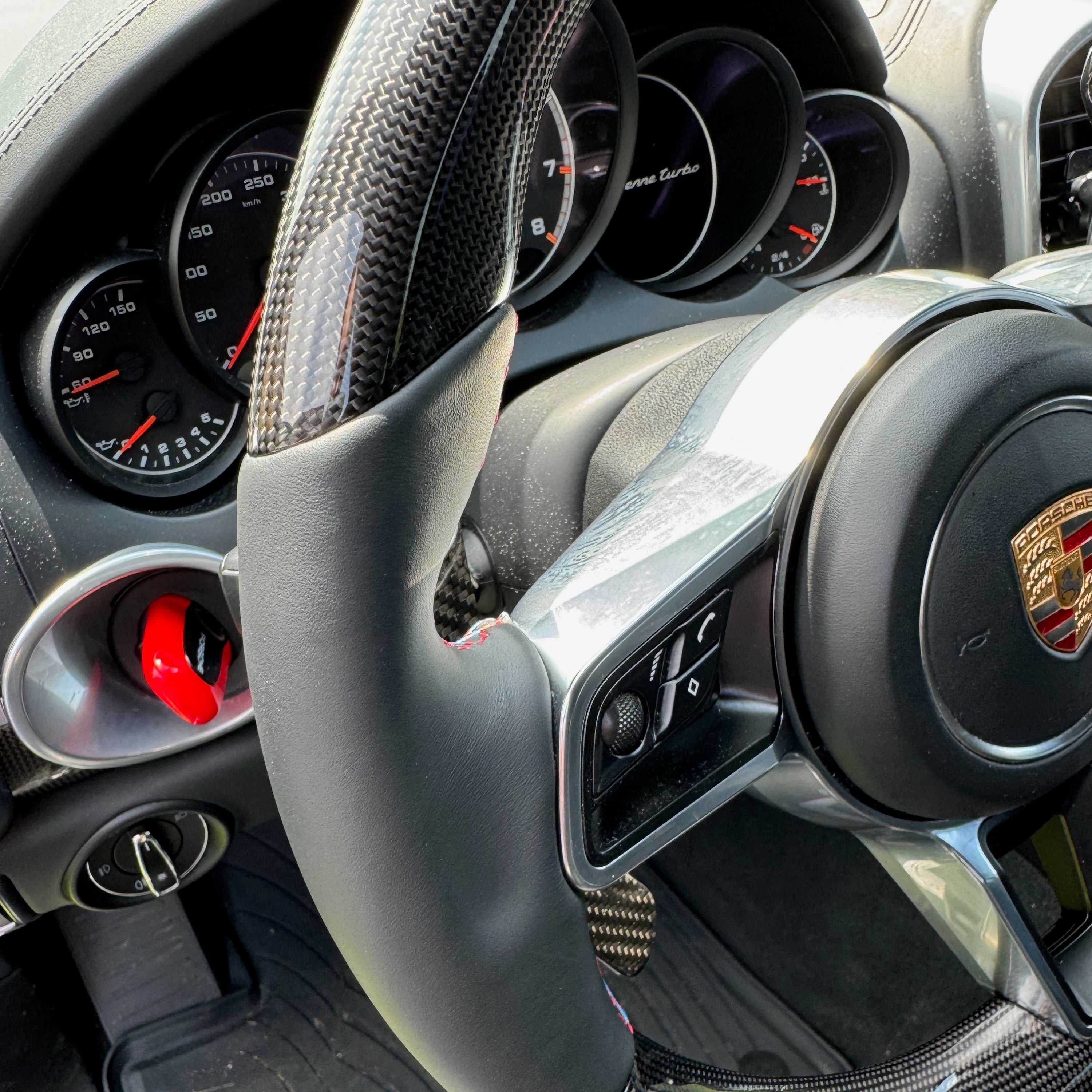 Dry-Carbon Lenkrad passend für Porsche 911 Cayenne Macan Cayman Boxster Panamera – Cockpit-Veredelung