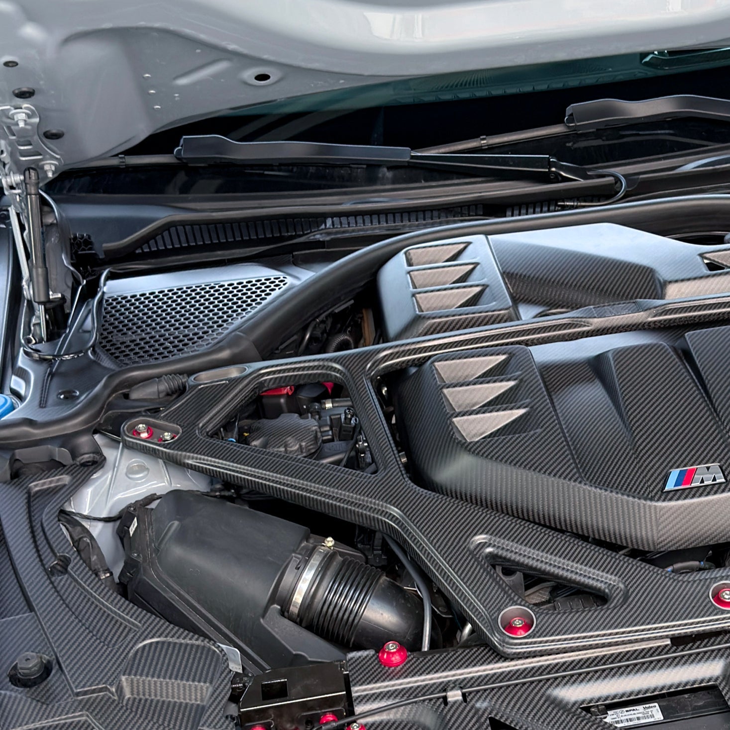 Dry-Carbon Deckel Set (Öl / Wasser / Klima) passend für BMW M2 G87 / M3 G80 / G81 / M4 G82 / G83 / X3M F97 / X4M F98 – Engine Details