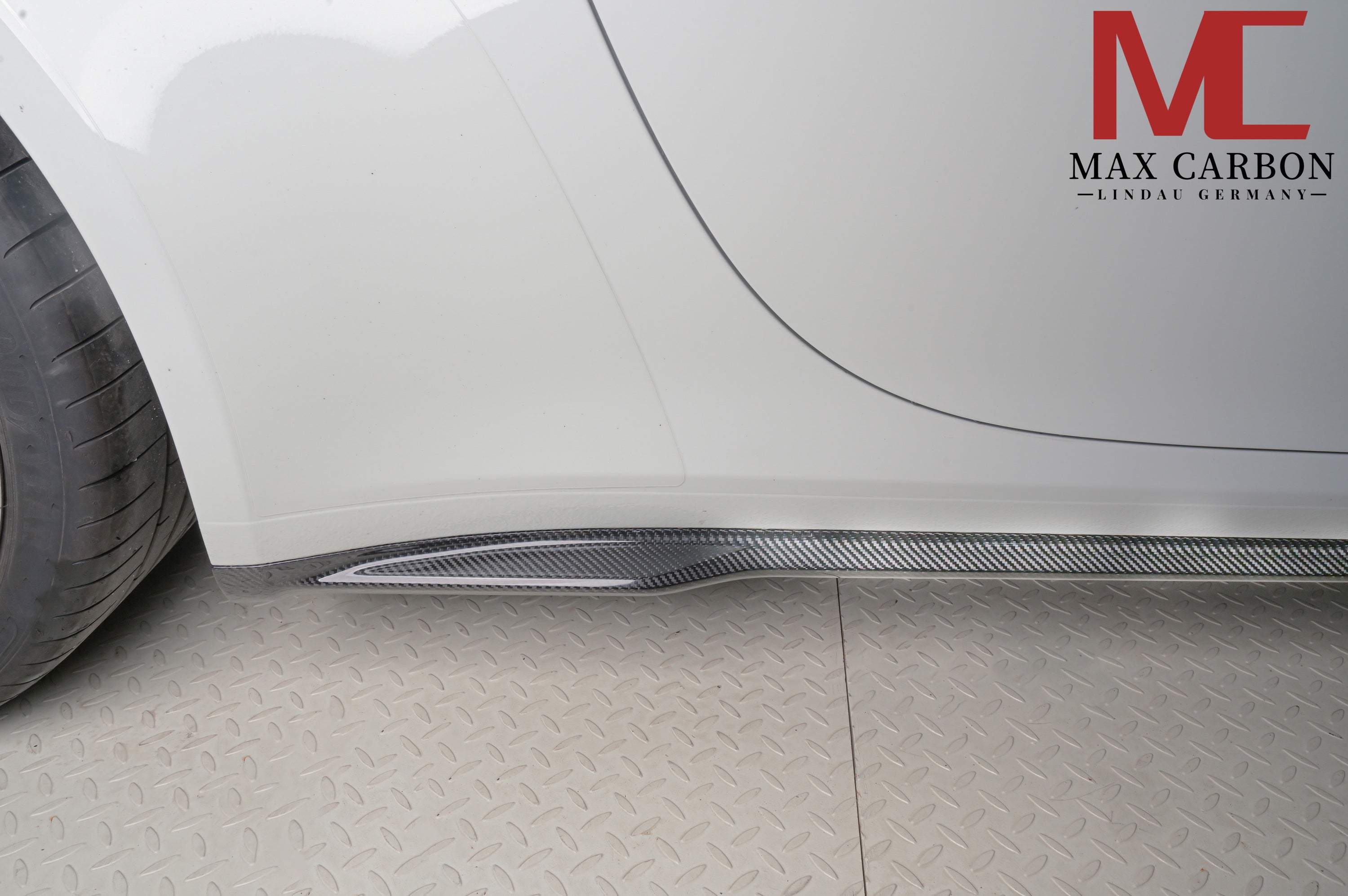 Carbon Seitenschweller passend für Porsche 911 992.1 Carrera & Targa – tiefere Seitenlinie