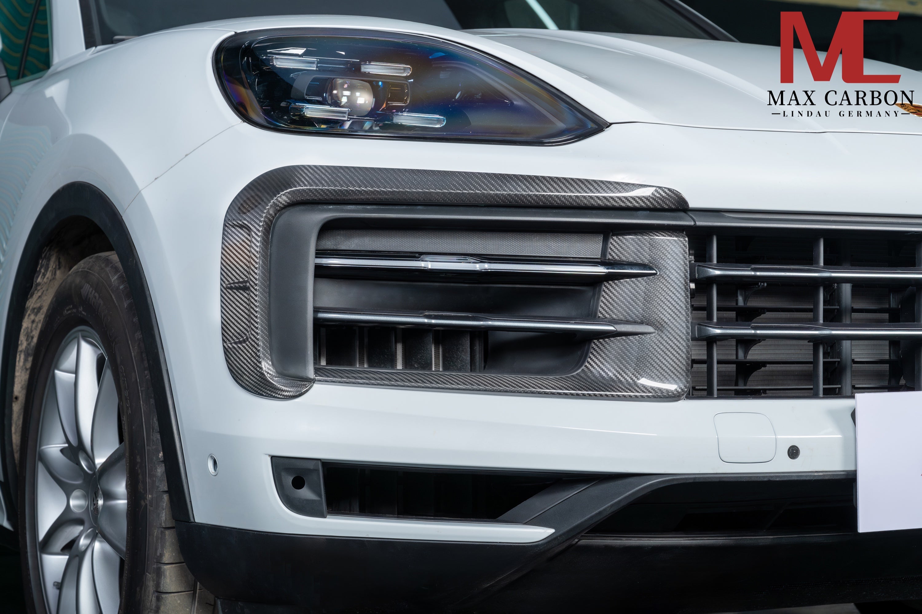 Dry-Carbon Frontansatz L-Form passend für Porsche Cayenne SUV Facelift (9YA.2) – schärfere Front