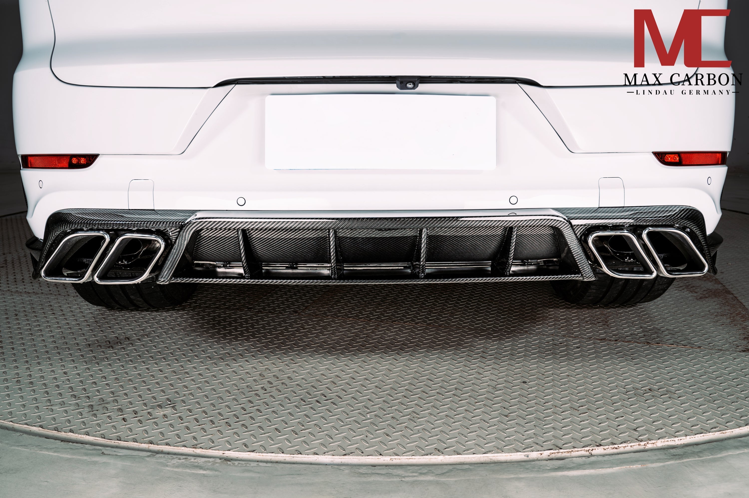 Dry-Carbon Heckdiffusor passend für Porsche Cayenne SUV 9YA & 9YA.2 – Motorsport-Heck, ca. 1,2 kg