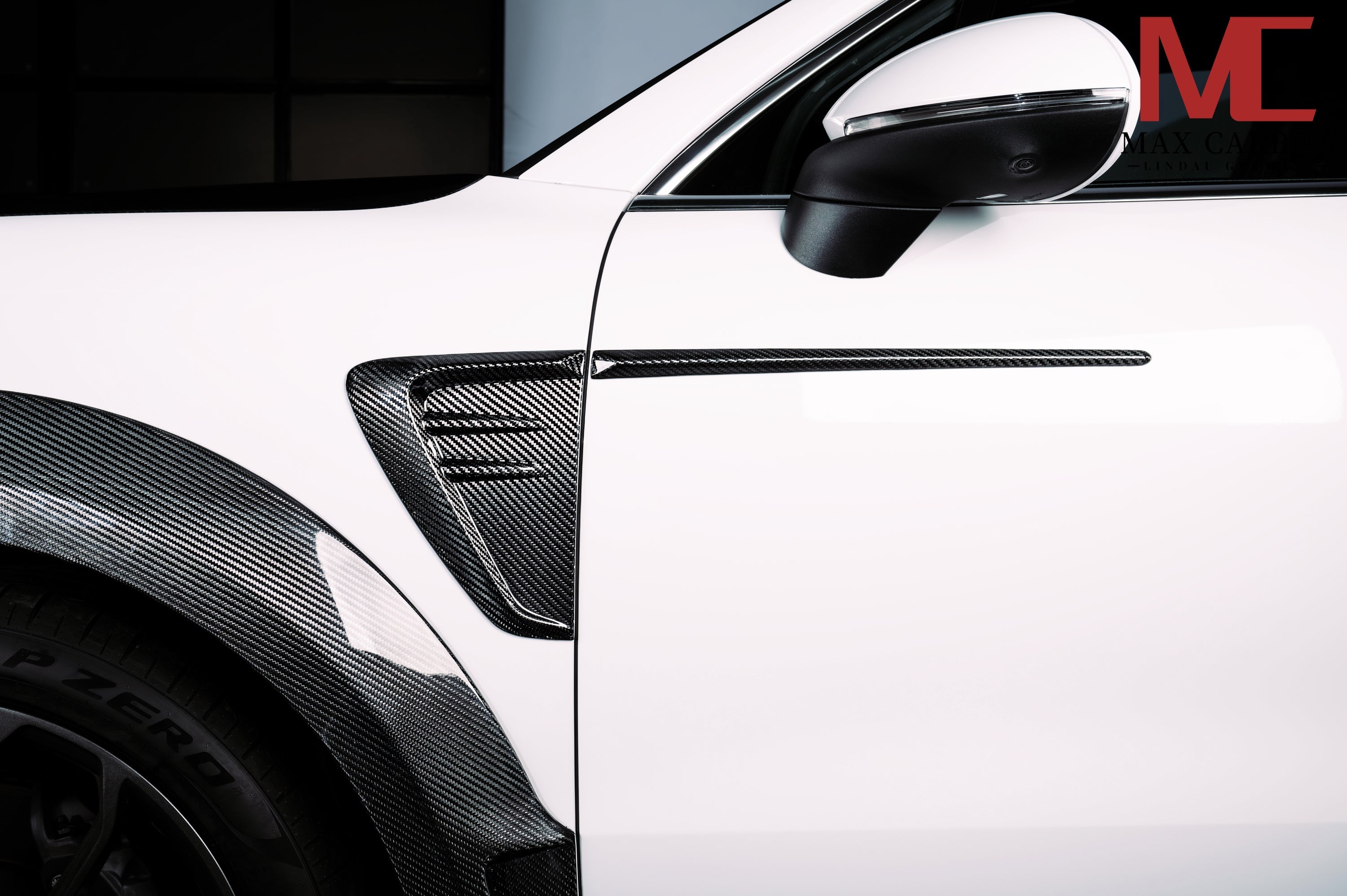 Dry-Carbon Kotflügel-Verbreiterungen passend für Porsche Cayenne 9YA/9YB – Breite mit Präsenz
