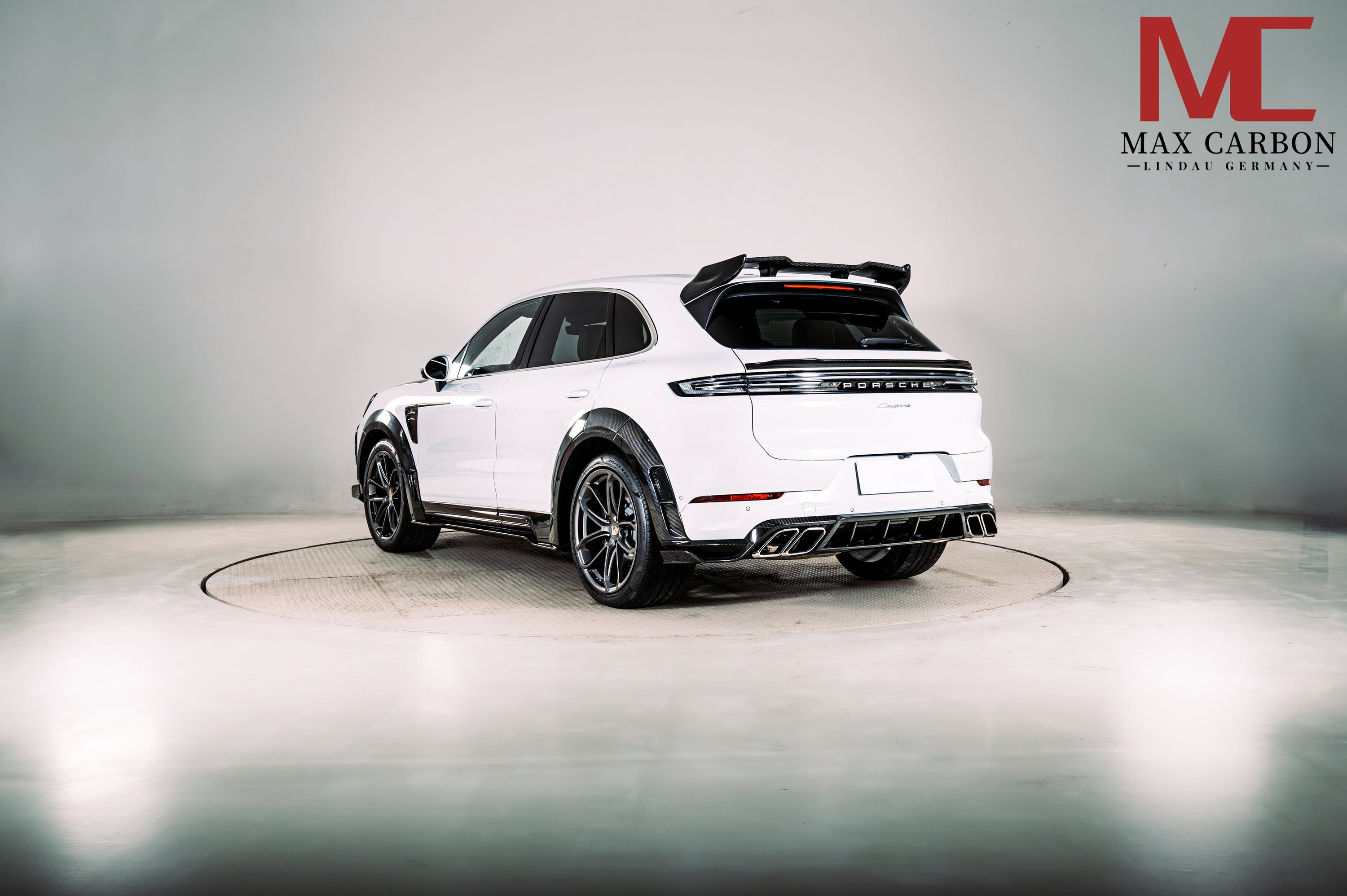 Dry-Carbon Kotflügel-Verbreiterungen passend für Porsche Cayenne 9YA/9YB – Breite mit Präsenz