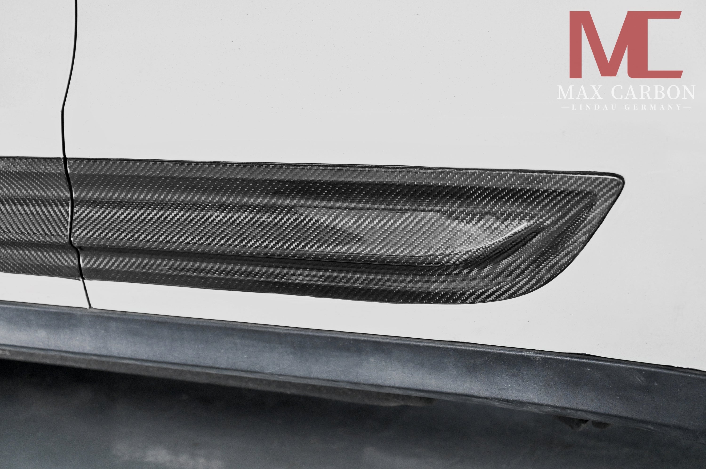 Dry-Carbon Seitenblenden „GTS Style“ passend für Porsche Macan 95B – sportlicher Seitenakzent
