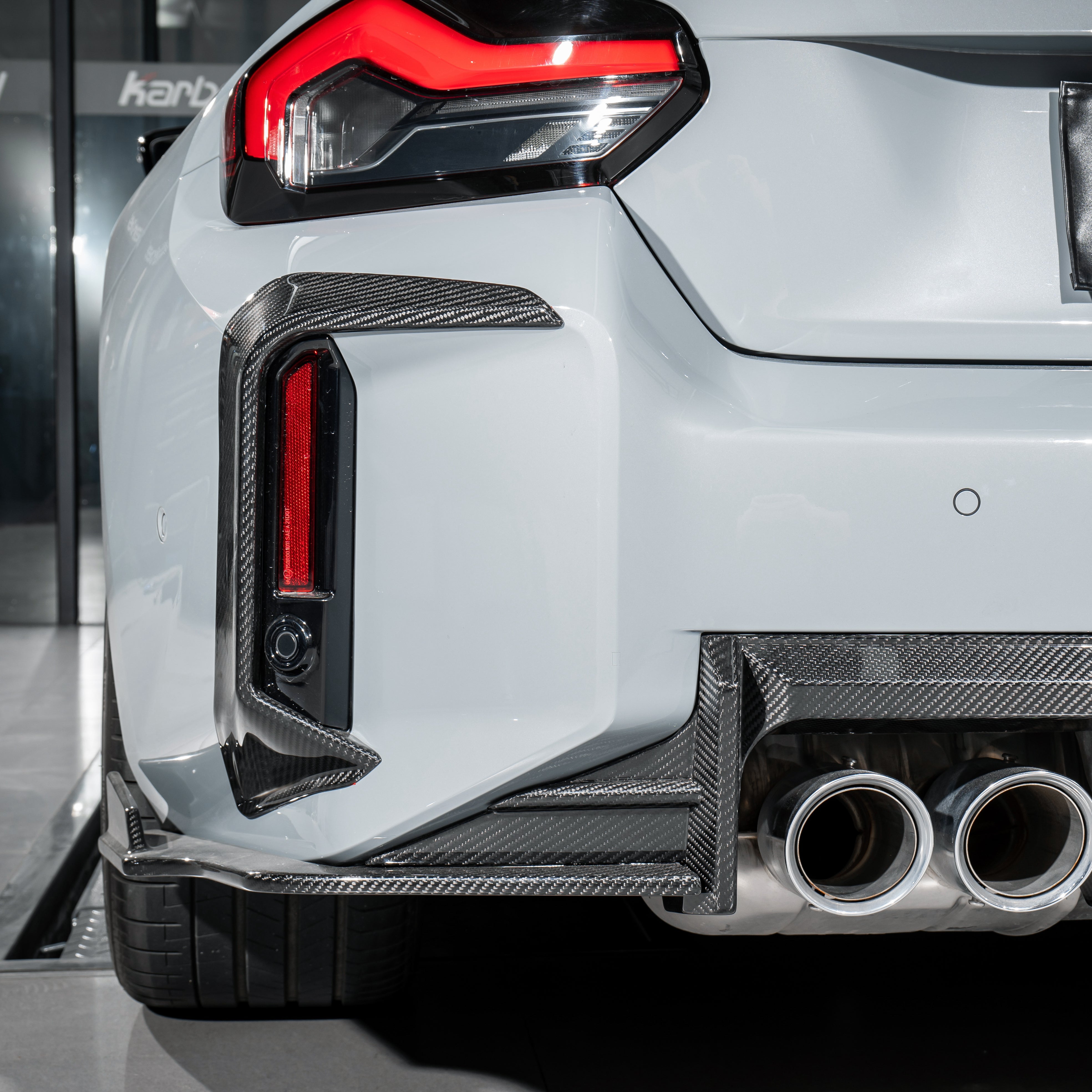 Dry Carbon Stoßstangenaufsatz in L-Form "KB Design" passend für BMW M2 G87