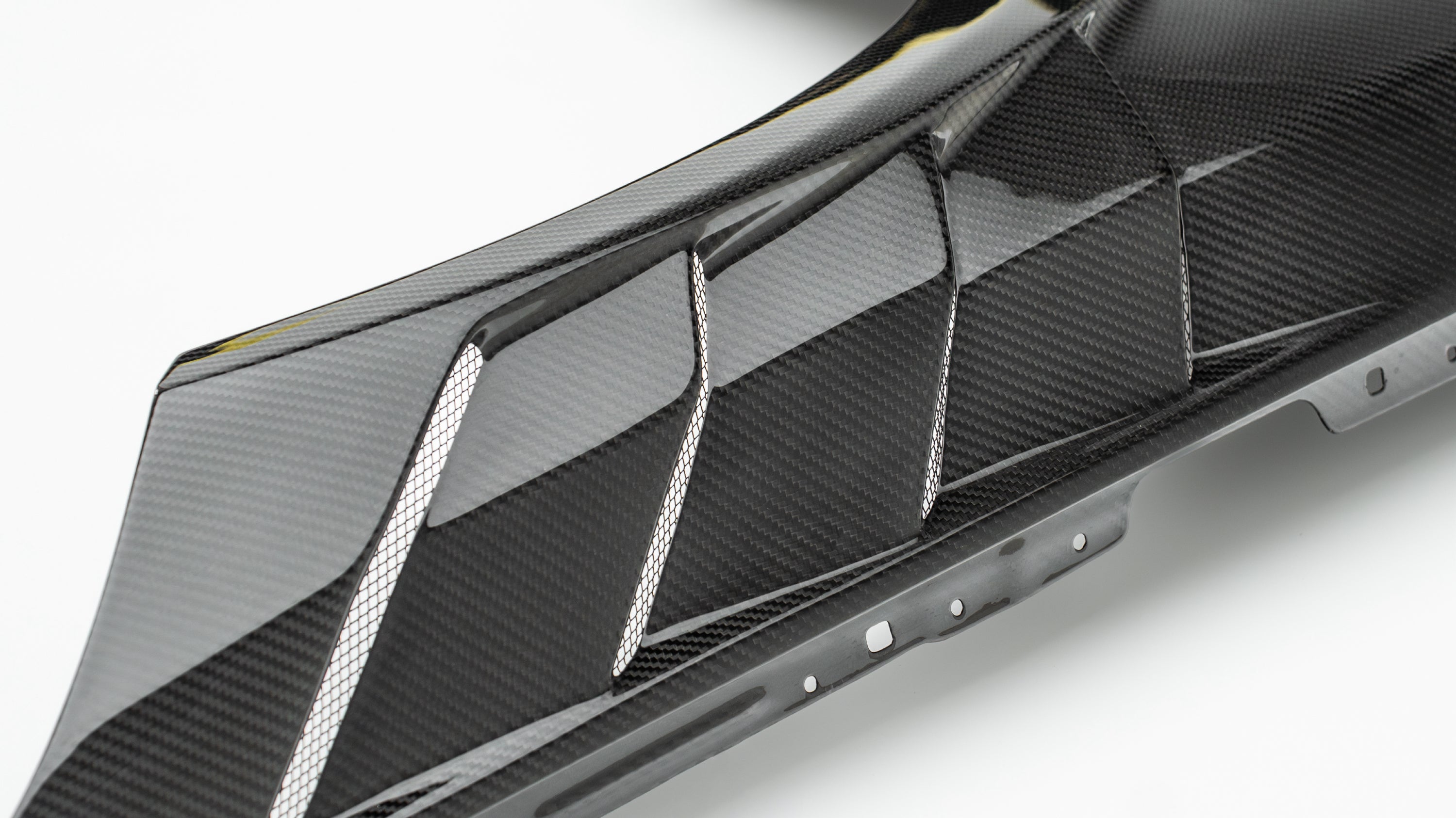 Dry-Carbon Kotflügel V1 passend für BMW M3 G80 / G81 M4 G82 / G83 – mit TÜV-Eintragung
