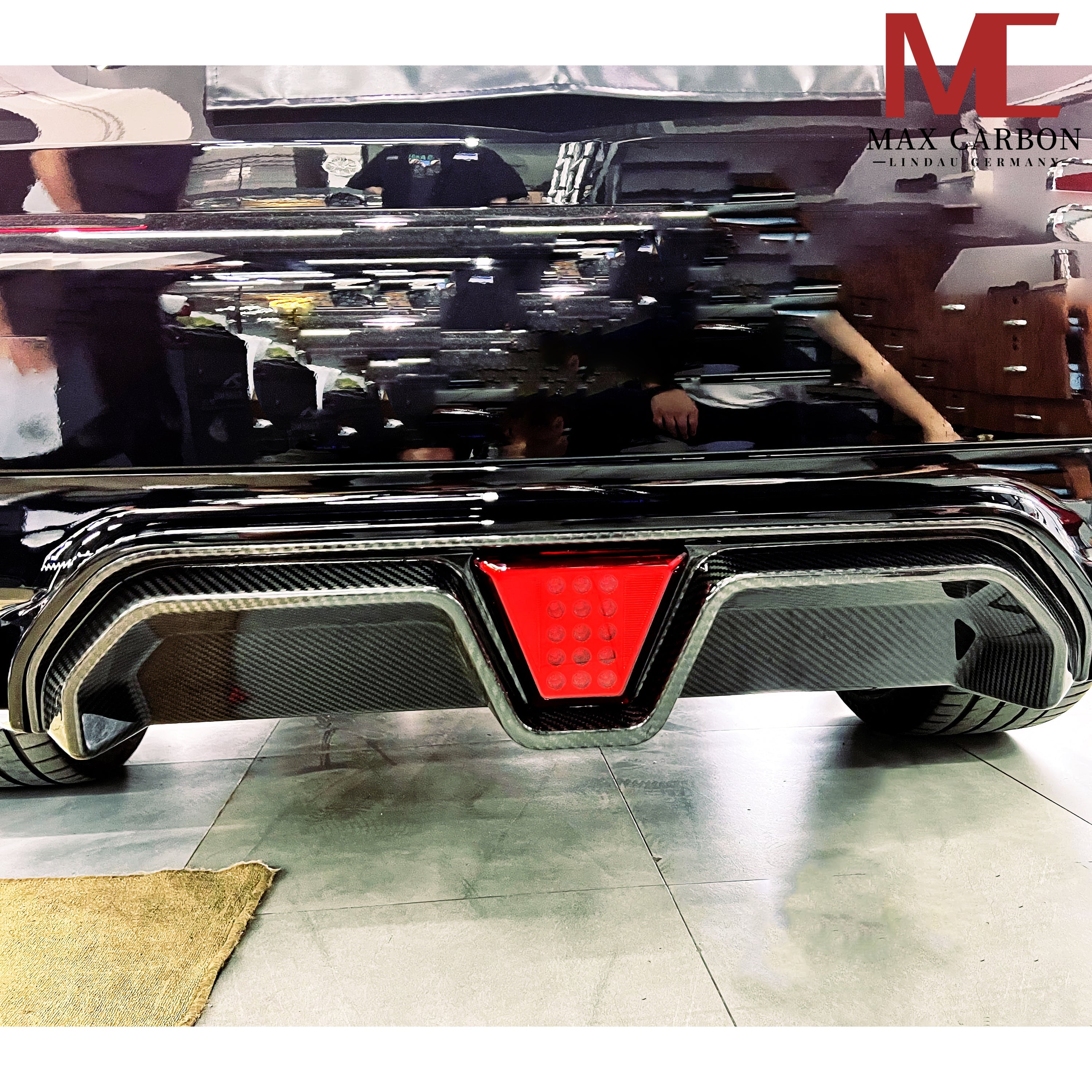 Dry-Carbon Heckdiffusor + LED passend für BMW M5 F90 LCI – Aggressive Heck mit LED-Performance