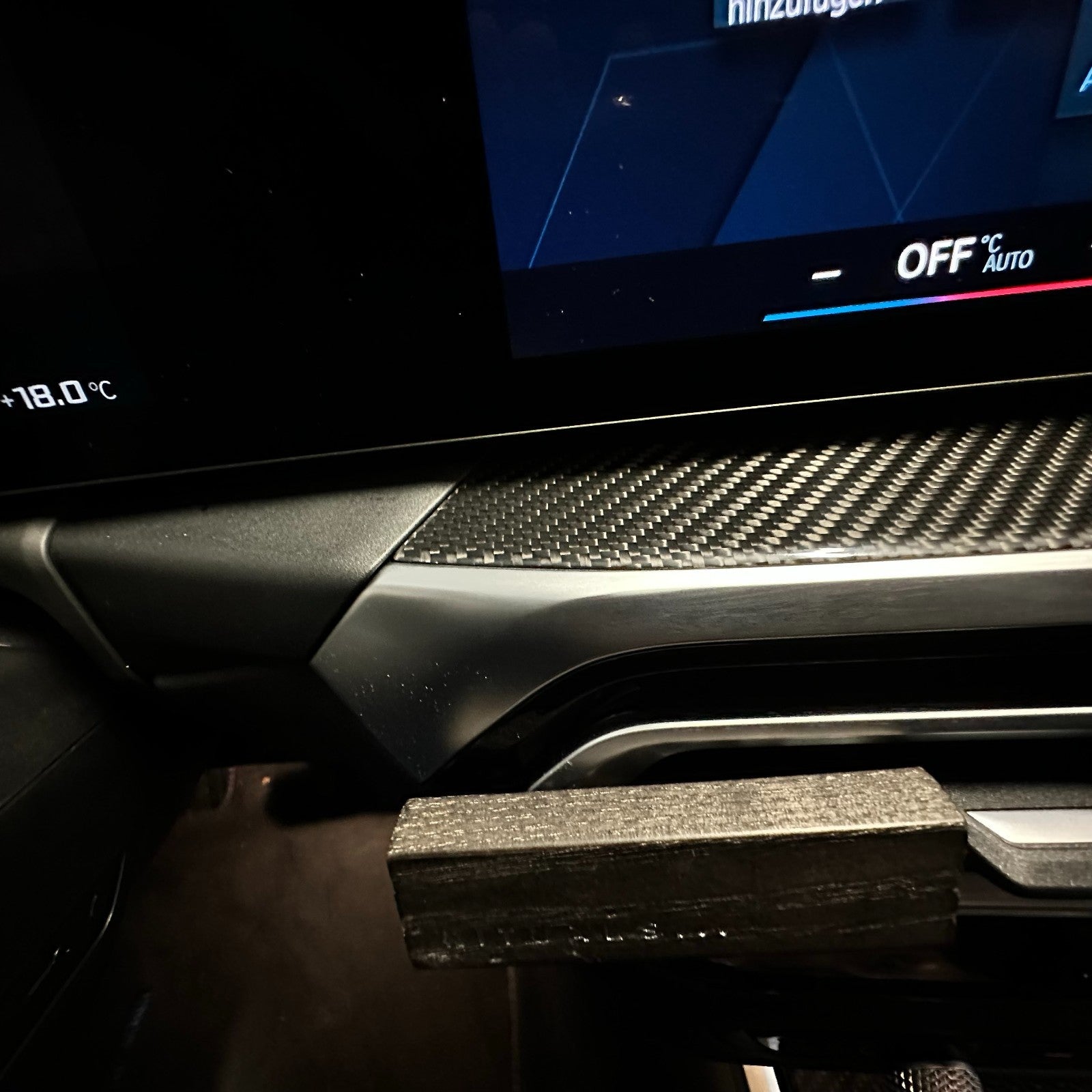 Dry Carbon Zierleiste Armaturenbrett passend für BMW M2 G87 / M3 G80 G81 / M4 G82 G83 / 3er G20 G21 / 4er G22 G23 G26 - Getsdowned