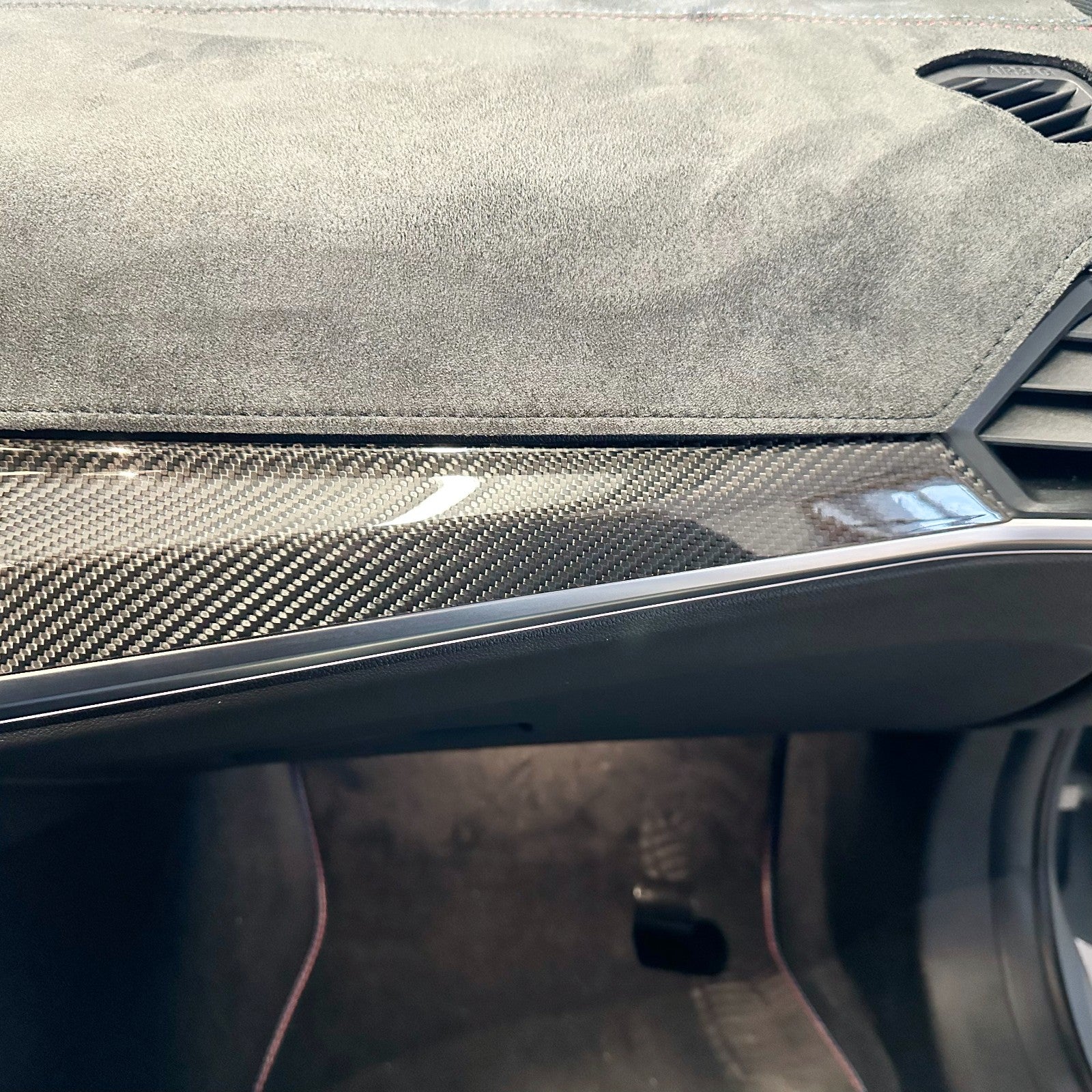 Dry Carbon Zierleiste Armaturenbrett passend für BMW M2 G87 / M3 G80 G81 / M4 G82 G83 / 3er G20 G21 / 4er G22 G23 G26 - Getsdowned
