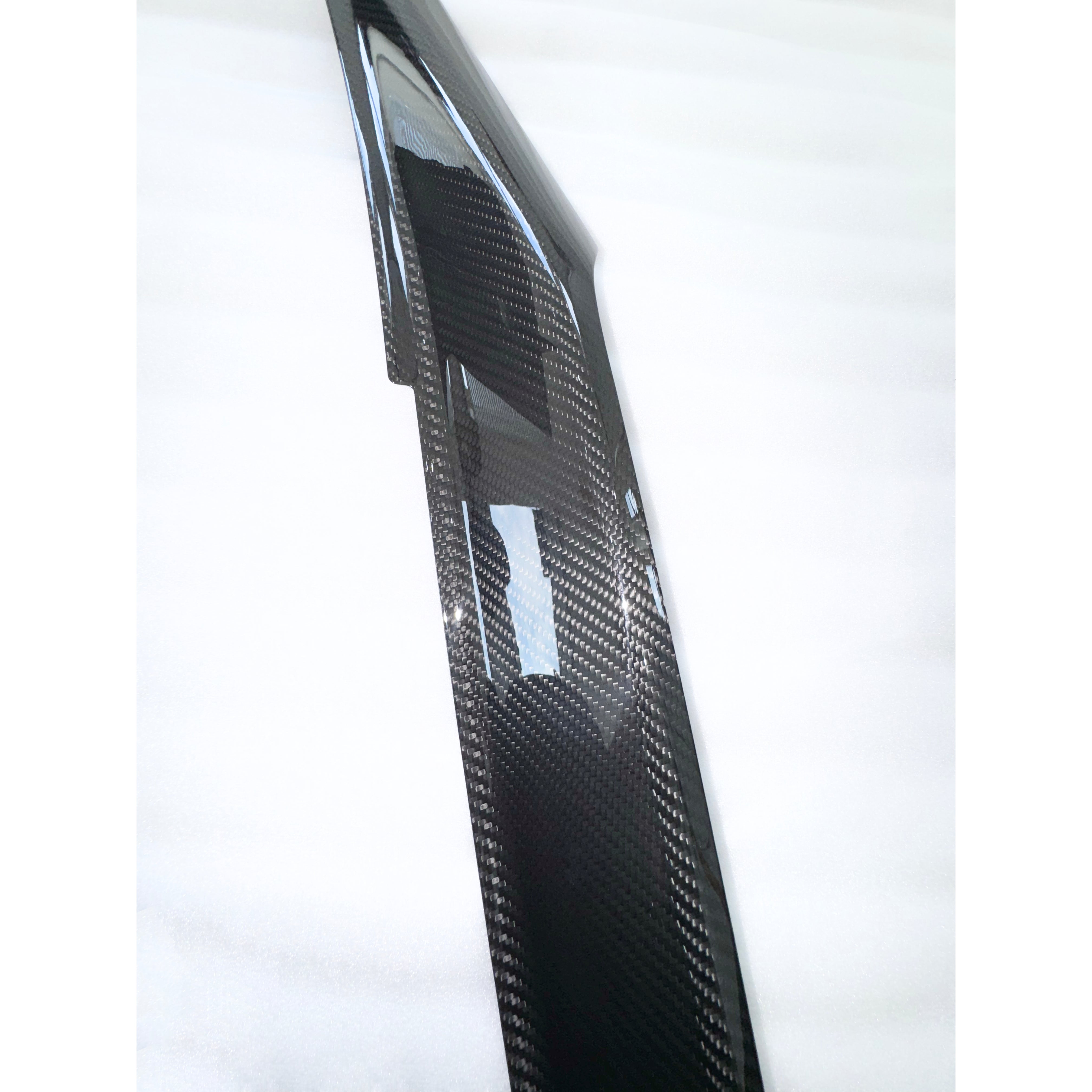 Dry Carbon Zierleiste Armaturenbrett passend für BMW M2 G87 / M3 G80 G81 / M4 G82 G83 / 3er G20 G21 / 4er G22 G23 G26 - Getsdowned