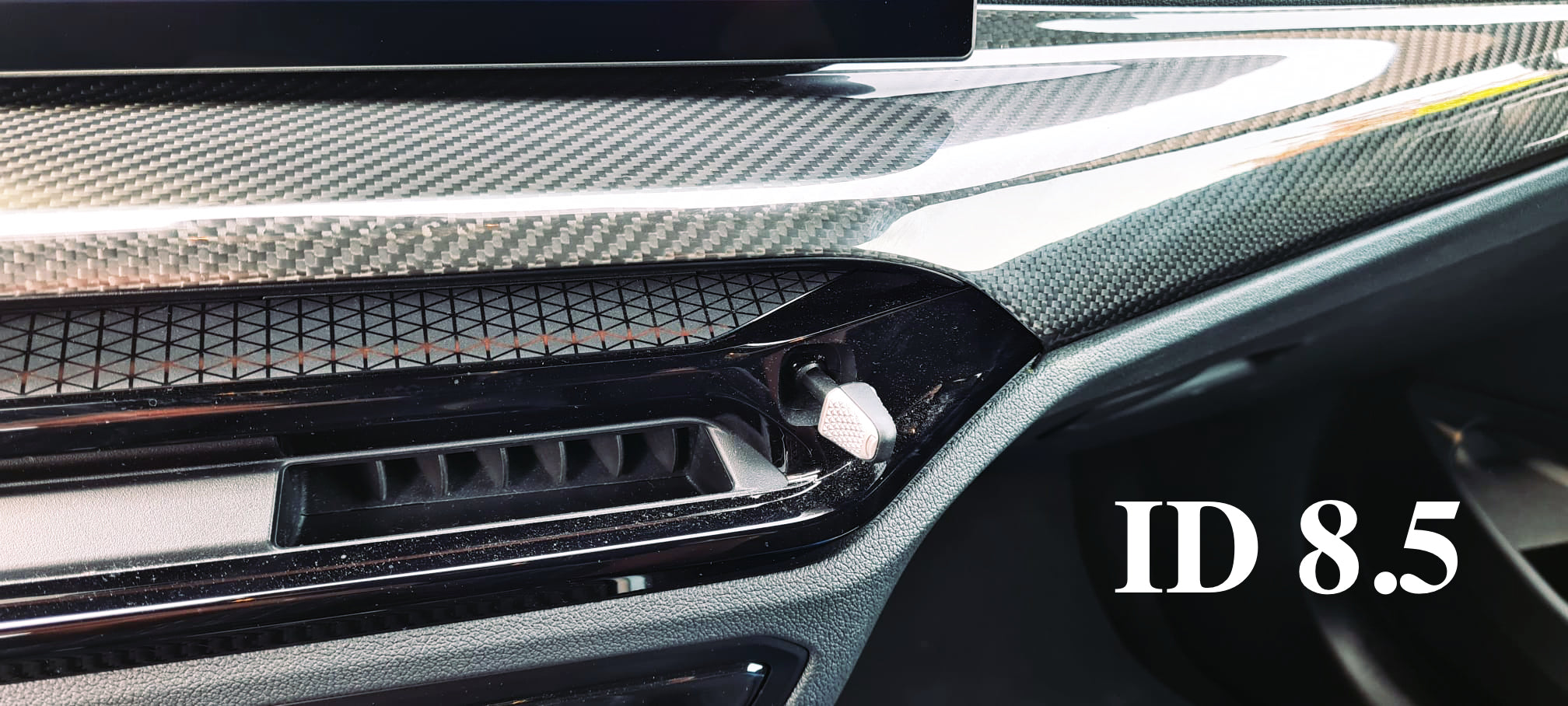 Dry Carbon Zierleiste Armaturenbrett passend für BMW M2 G87 / M3 G80 G81 / M4 G82 G83 / 3er G20 G21 / 4er G22 G23 G26 - Getsdowned