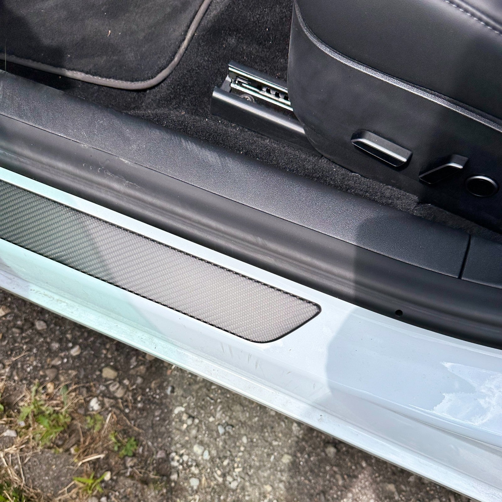 DRY CARBON Performance TÜR Einstiegsleiste Blenden Aufsatz im Satz passend für TESLA MODEL Y - Getsdowned