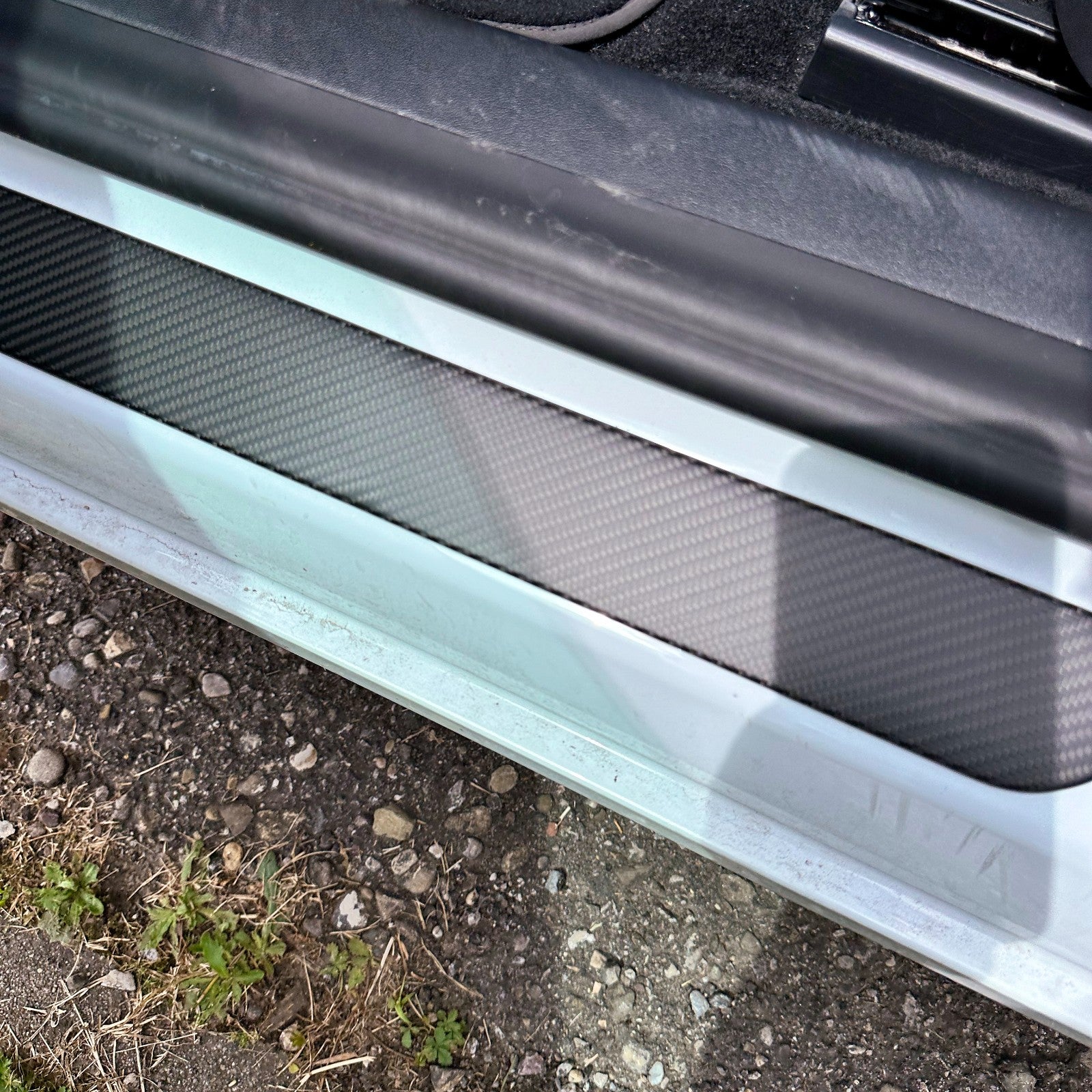 DRY CARBON Performance TÜR Einstiegsleiste Blenden Aufsatz im Satz passend für TESLA MODEL Y - Getsdowned