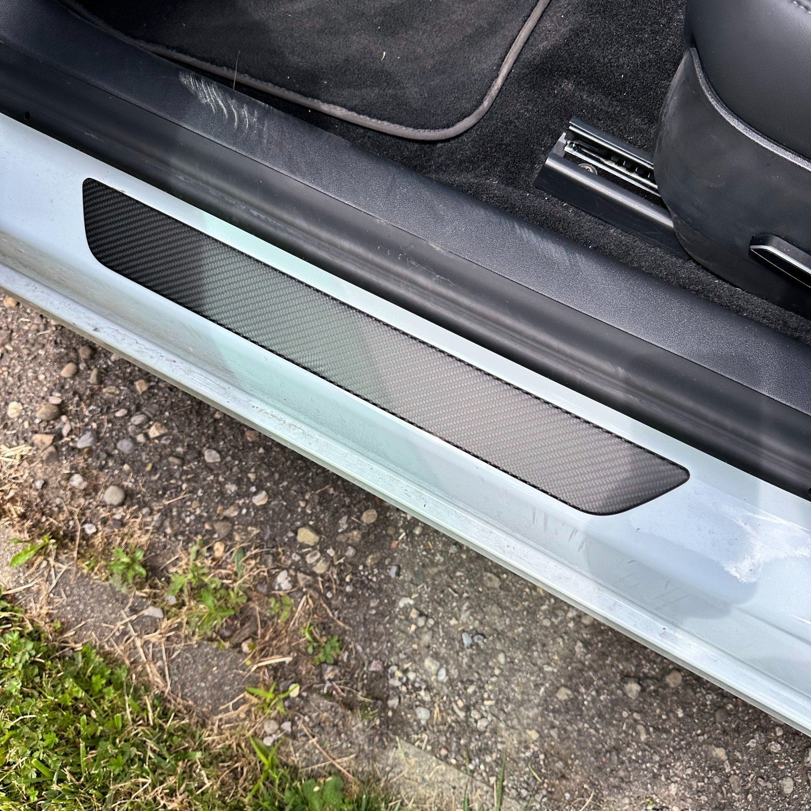 DRY CARBON Performance TÜR Einstiegsleiste Blenden Aufsatz im Satz passend für TESLA MODEL Y - Getsdowned