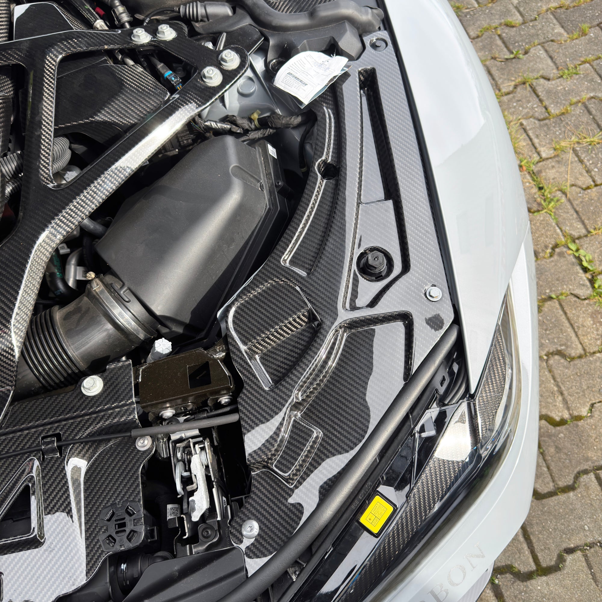 Dry Carbon Motorraum Abdeckung passend für BMW M3 M4 G80 G81 G82 G83 inkl. LCI und CS - Getsdowned