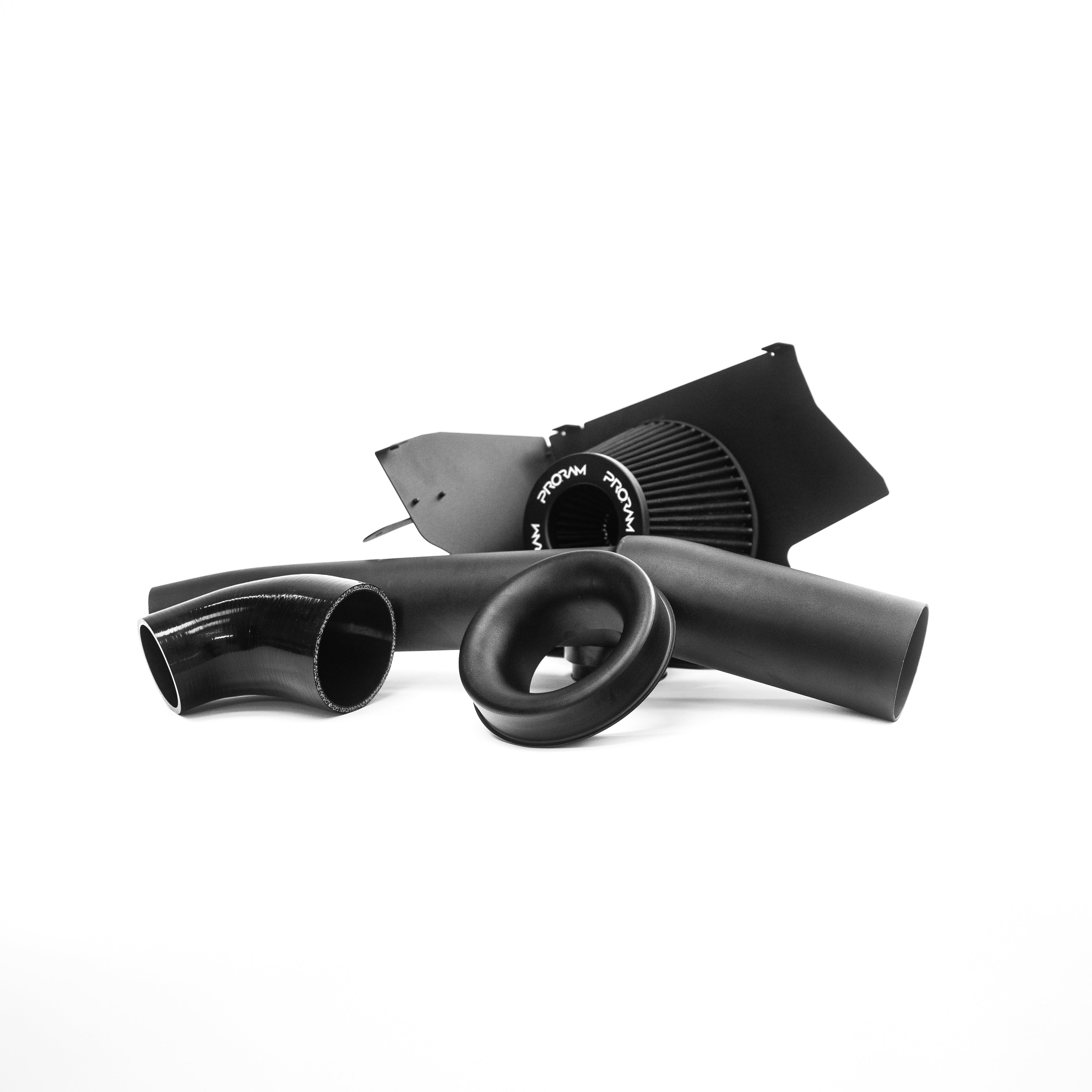 Ramair Proram Series Ansaugsystem aus karbon für BMW M2 G87, M3 G80/G81 und M4 G82/G83, zeigt das Ansaugkit in Nahaufnahme