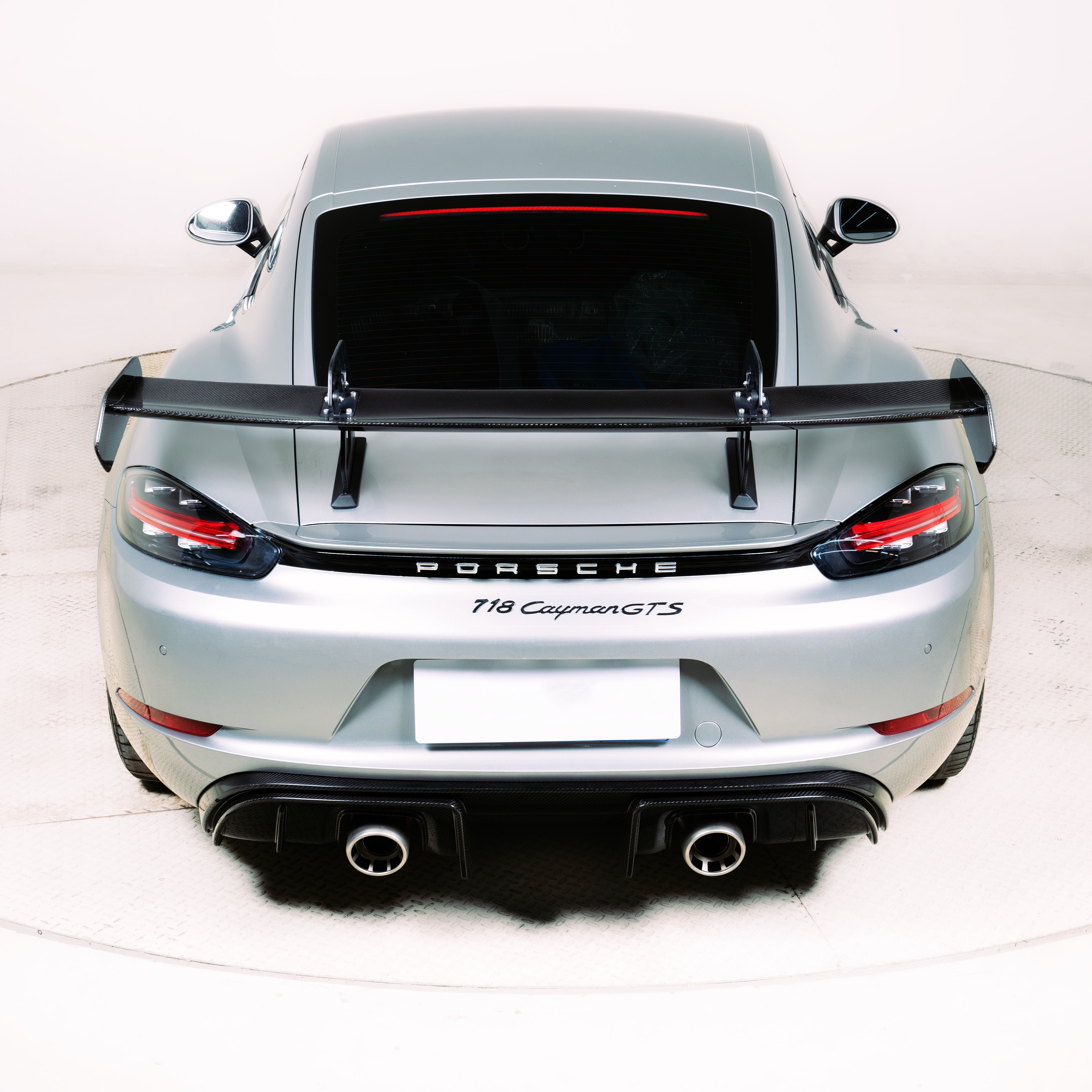 Dry-Carbon Heckflügel passend für Porsche Cayman 982 & 981 – markanter Motorsport-Flügel