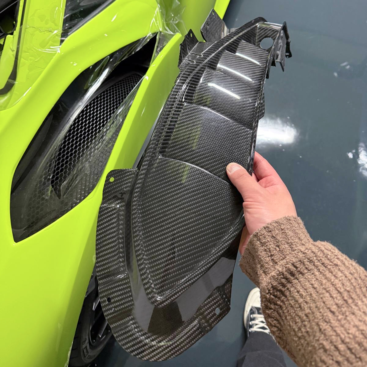 Dry-Carbon Lufteinlässe passend für Lamborghini Huracán STO – sichtbarer Leichtbau