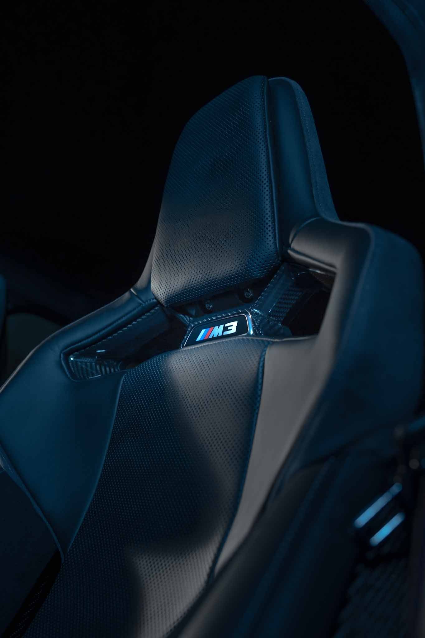 Dry Carbon Sitz Mittelsitz Cover passend für BMW M2 M3 M4 G80 G81 G82 G83 G87 Carbonschalensitz