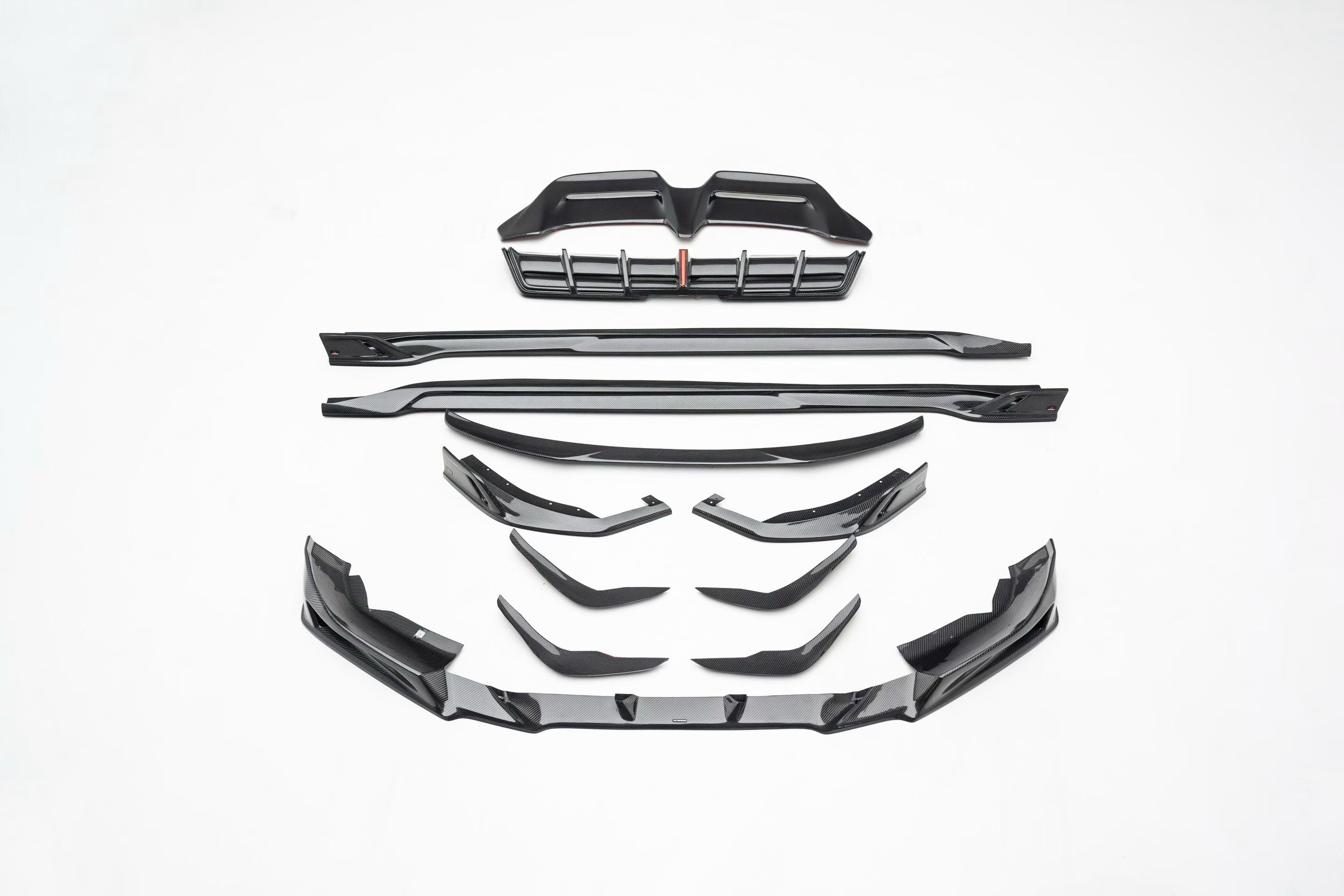 Dry-Carbon Bodykit mit Frontlippe & Heckdiffusor passend für BMW XM G09