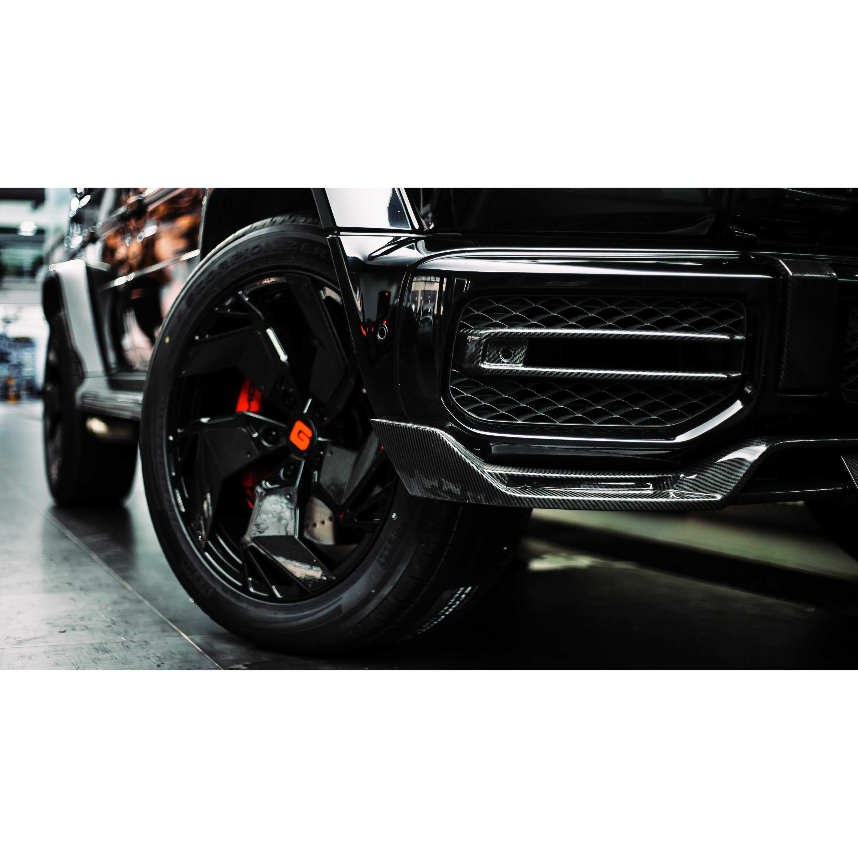 Dry-Carbon Nebelscheinwerfer Cover passend für Mercedes-Benz G-Klasse G63 / G55 / G500 (ab 2019) – Front-Detail in Carbon