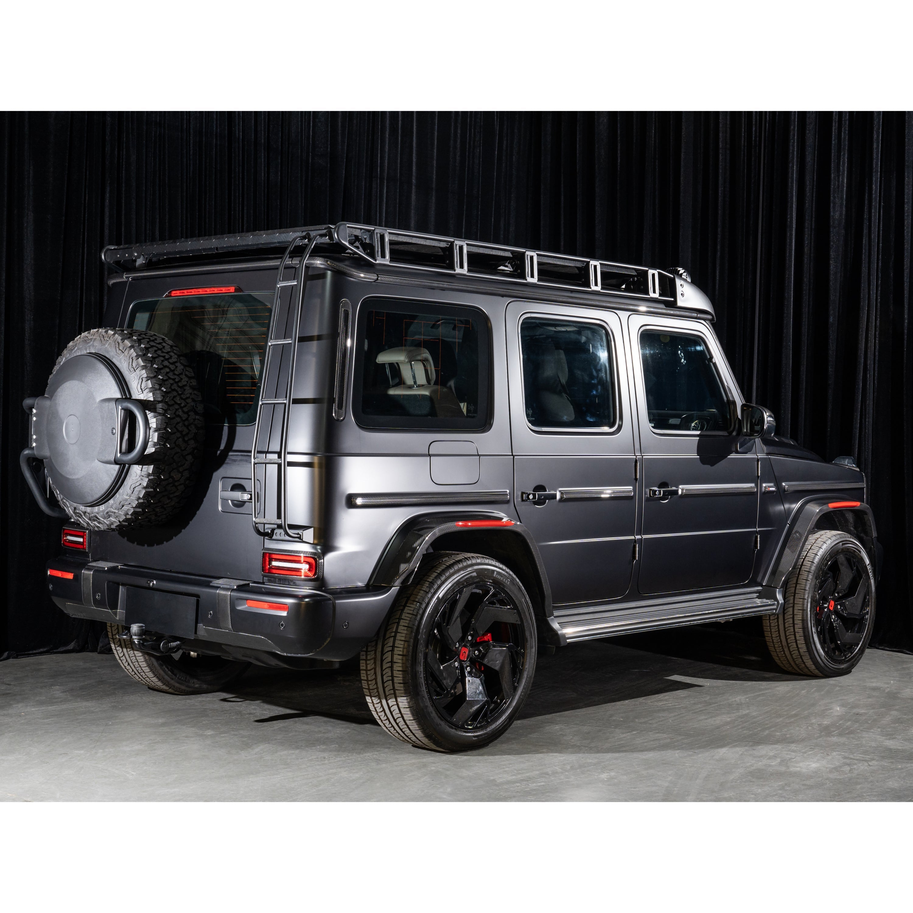Dry-Carbon Tür-Cover passend für Mercedes-Benz G-Klasse W465 – Seitliche Carbon-Akzente