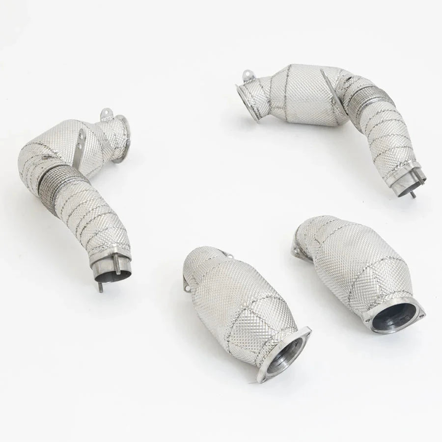 Aulitzky ECE Downpipe mit 4 Sportkat für BMW M5, M8, X5M, X6M S63, aus hochwertigem Metall, zeigt die sportliche Auspuffanlage.