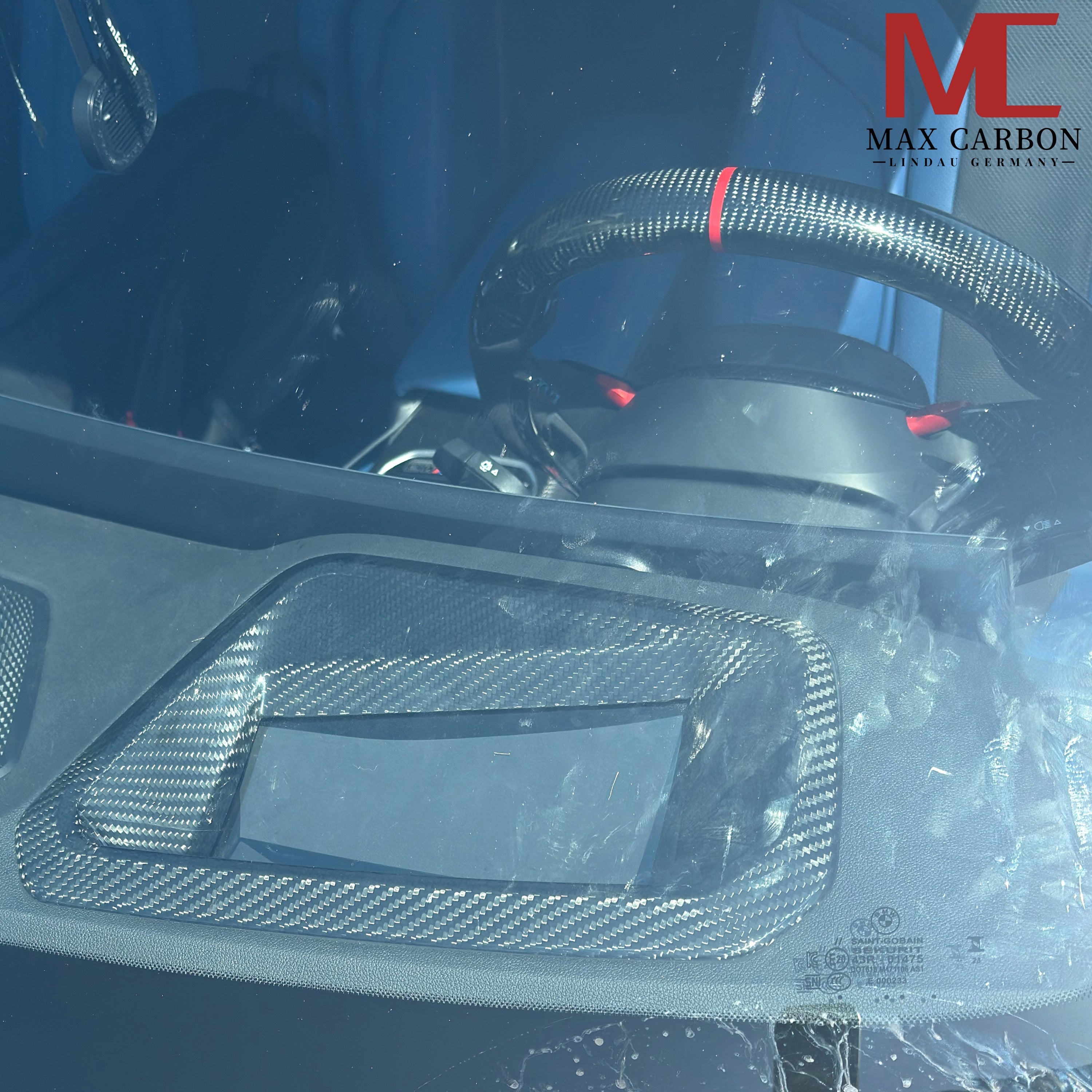 Dry-Carbon Head-Up Display Cover passend für BMW M2 G87 / M3 G80 / G81 / M4 G82 / G83 / X3M F97 / X4M F98 – Interior-Detail