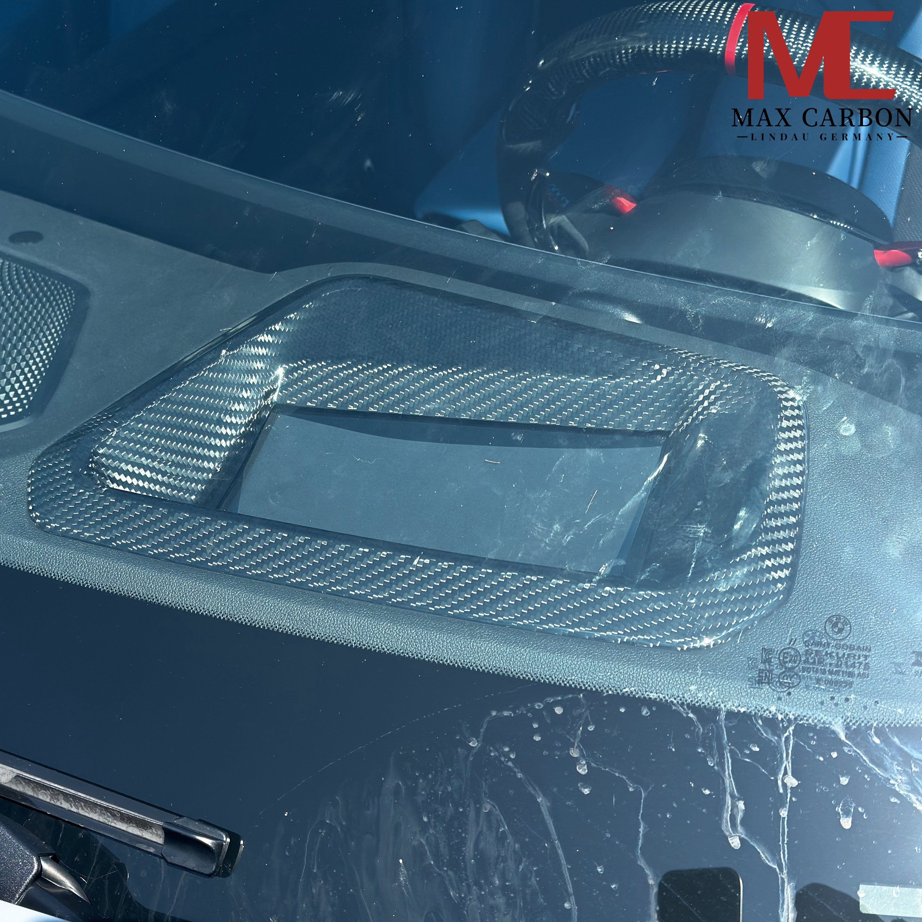 Dry-Carbon Head-Up Display Cover passend für BMW M2 G87 / M3 G80 / G81 / M4 G82 / G83 / X3M F97 / X4M F98 – Interior-Detail