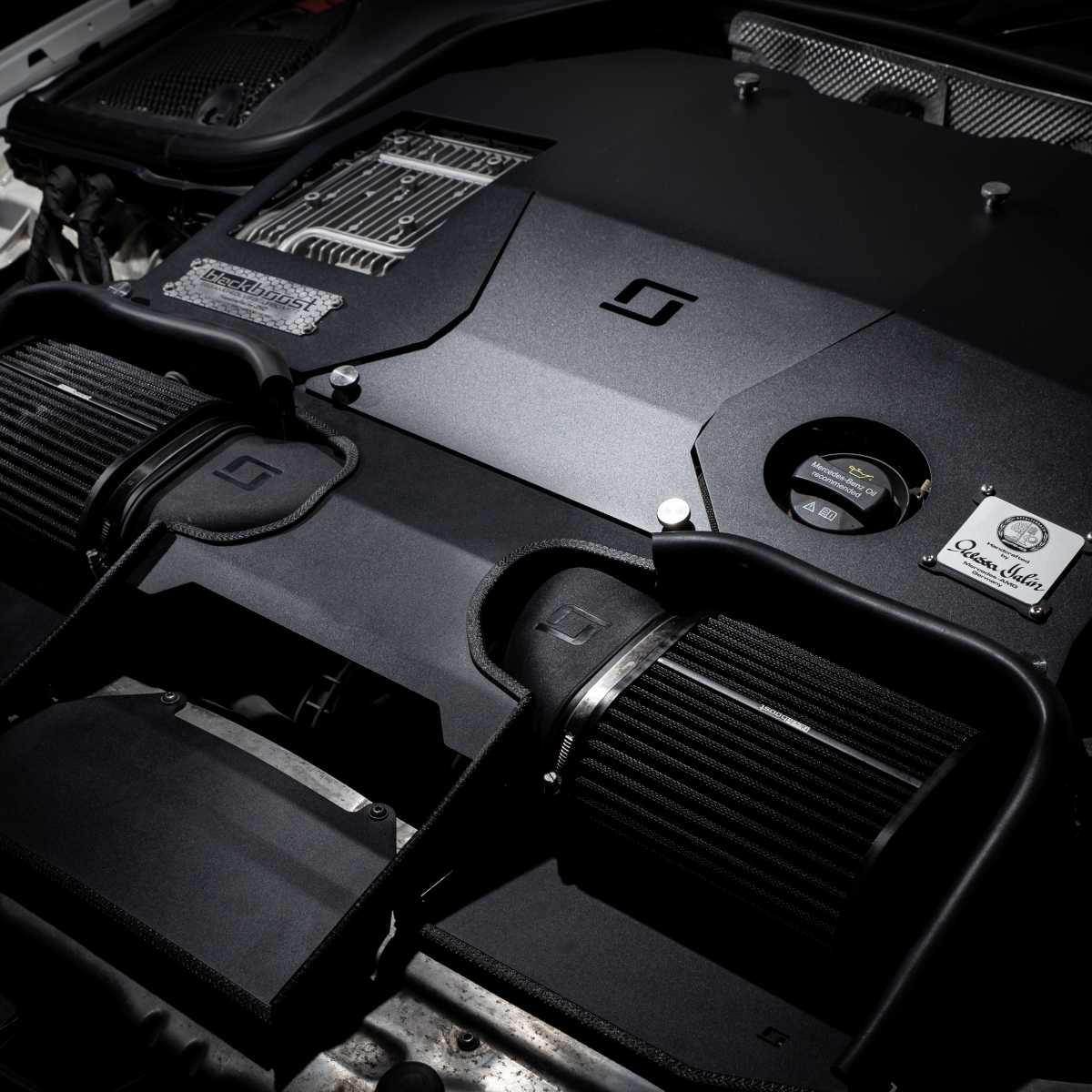 Aulitzky Blackboost Cold Air Intake Ansaugsystem für Mercedes AMG E63/GT63 M177, schwarzes Ansaugsystem mit Luftfilter.