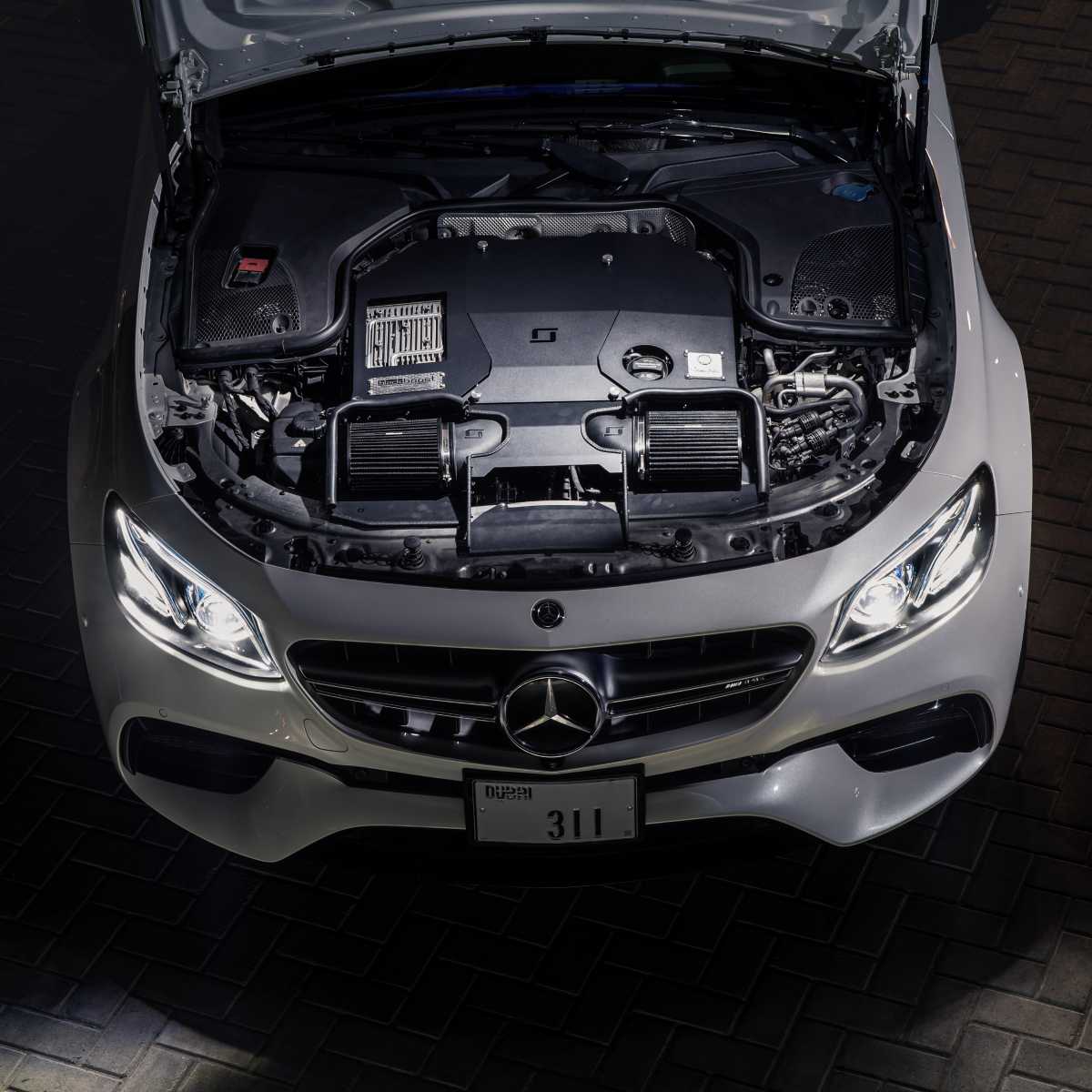 Schwarzes Blackboost Cold Air Intake Ansaugsystem für Mercedes AMG E63/GT63 M177, hochwertiges Aulitzky Produkt sichtbar